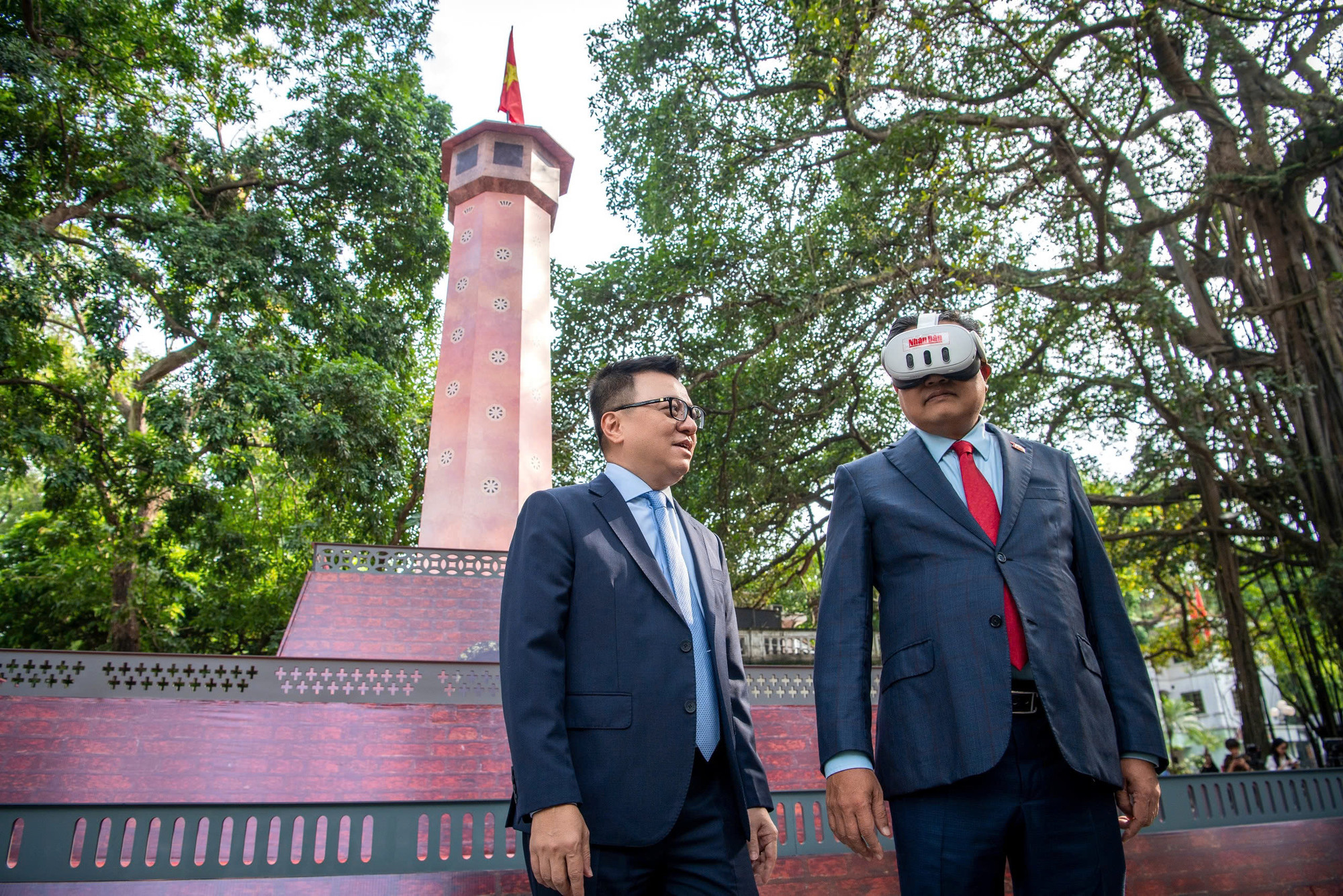 [Ảnh] Hàng nghìn người tham quan Triển lãm tương tác Cột cờ Hà Nội ảnh 21