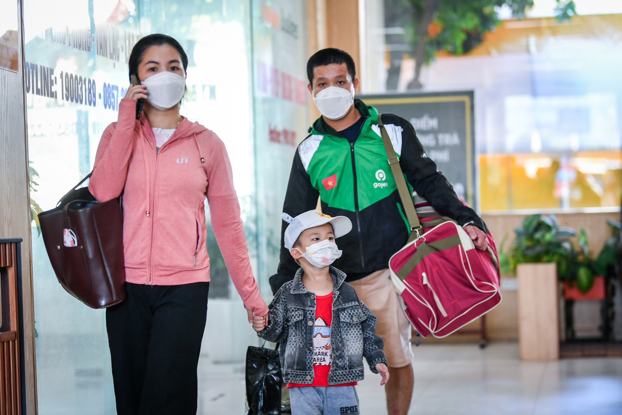 Khu vực nhà chờ của bến xe vẫn còn nhiều chỗ trống. Khu vực nhà chờ của bến xe vẫn còn nhiều chỗ trống.