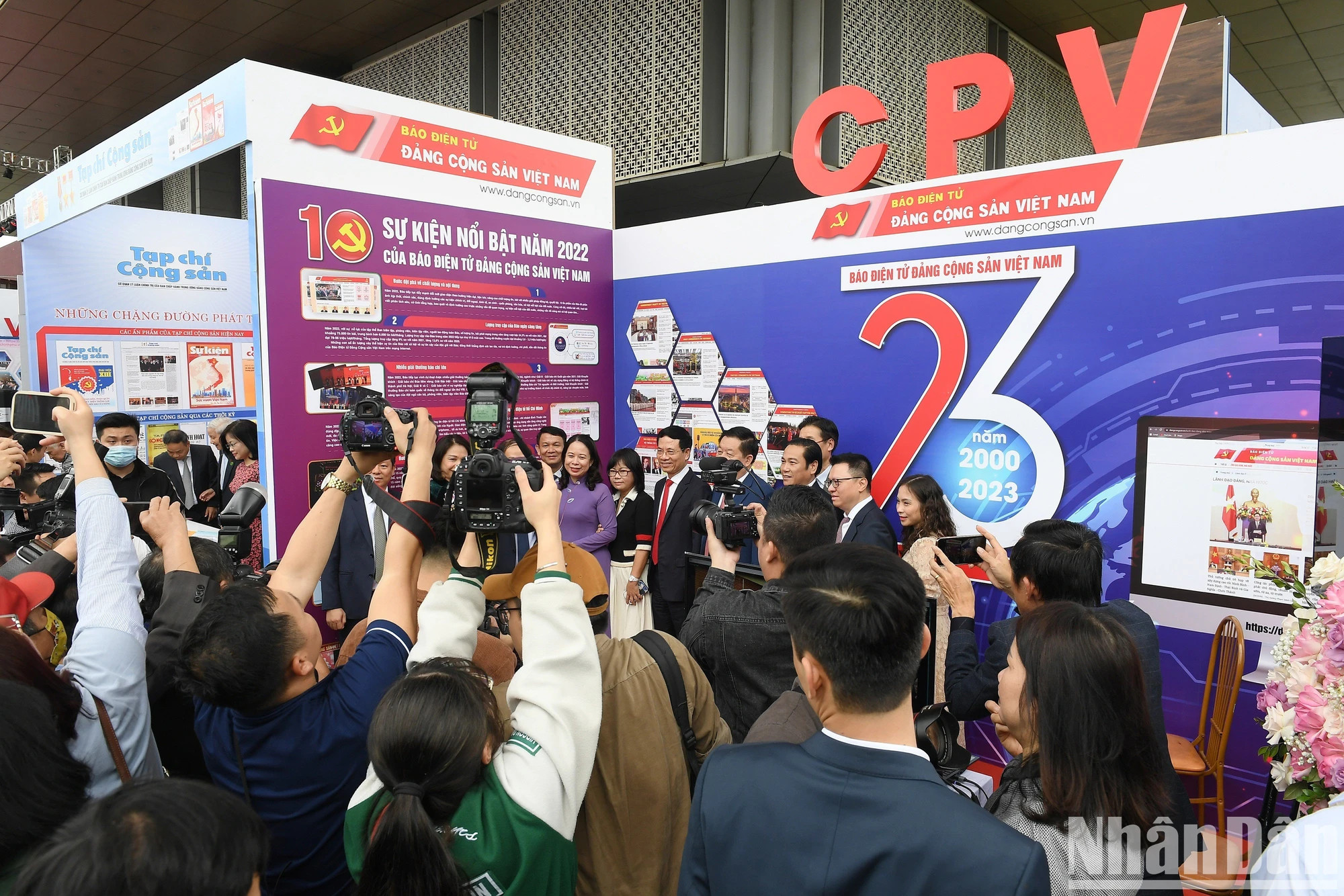 Phóng viên tác nghiệp tại Hội báo toàn quốc năm 2023.