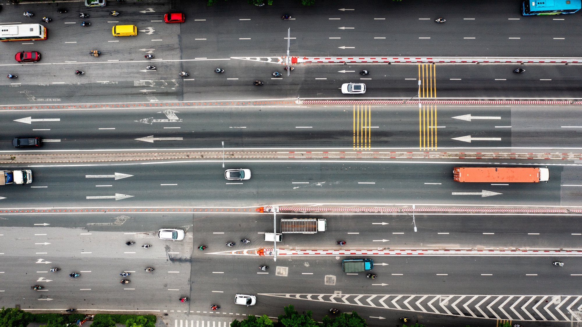 Ghi nhận thực tế cho thấy, hơn 1 tuần sau khi mở hướng lưu thông qua hai cầu vượt mới, xung đột giao thông tại nút giao Mai Dịch - Vành đai 3 đã giảm rõ rệt.