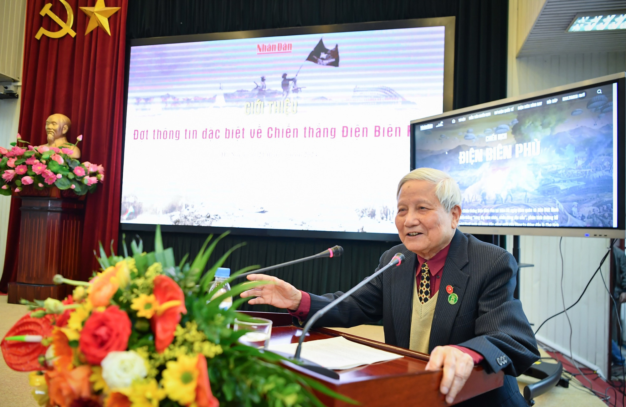 Nhà báo lão thành Hà Đăng, nguyên Ủy viên Trung ương Đảng, nguyên Trưởng Ban Tư tưởng - Văn hóa Trung ương, nguyên Tổng Biên tập Báo Nhân Dân bày tỏ cảm xúc tại sự kiện.