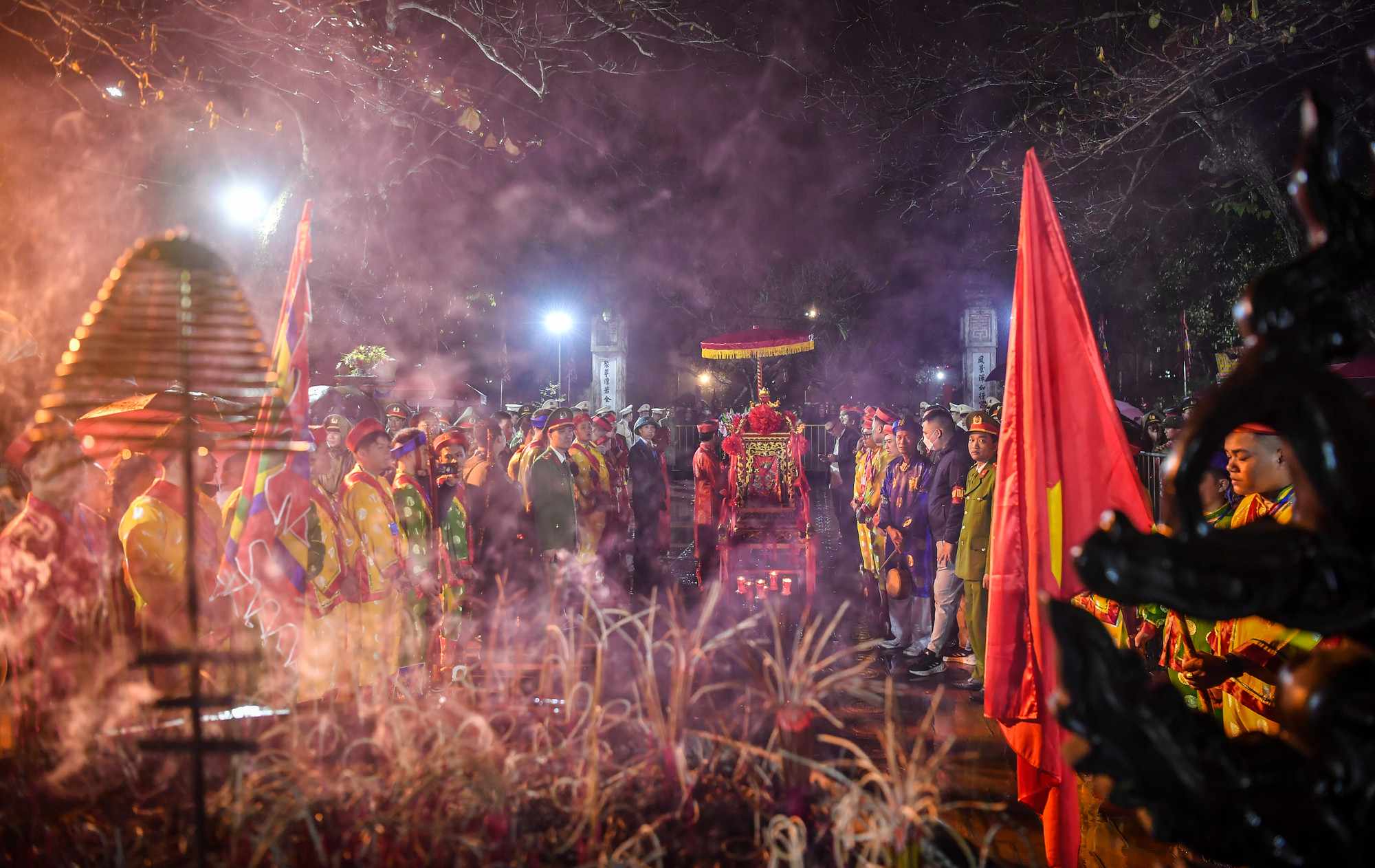 Lễ khai ấn xuất phát từ thời nhà Trần, sau khi đánh bại giặc Nguyên Mông, tại phủ Thiên Trường, vua Trần Thái Tông mở tiệc mừng công, phong tước cho quan quân có công đánh giặc, giữ yên bờ cõi.