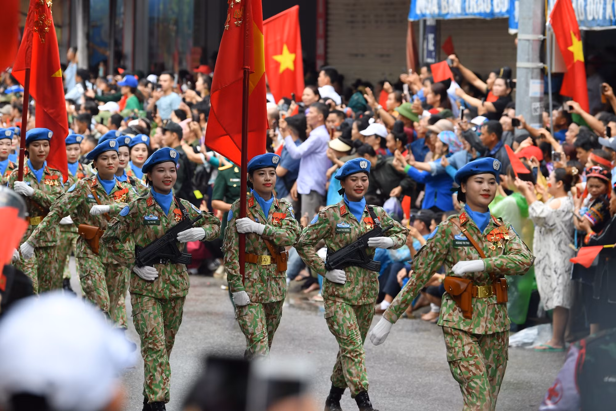 Những bóng hồng xinh đẹp của khối lực lượng Gìn giữ hòa bình Việt Nam.