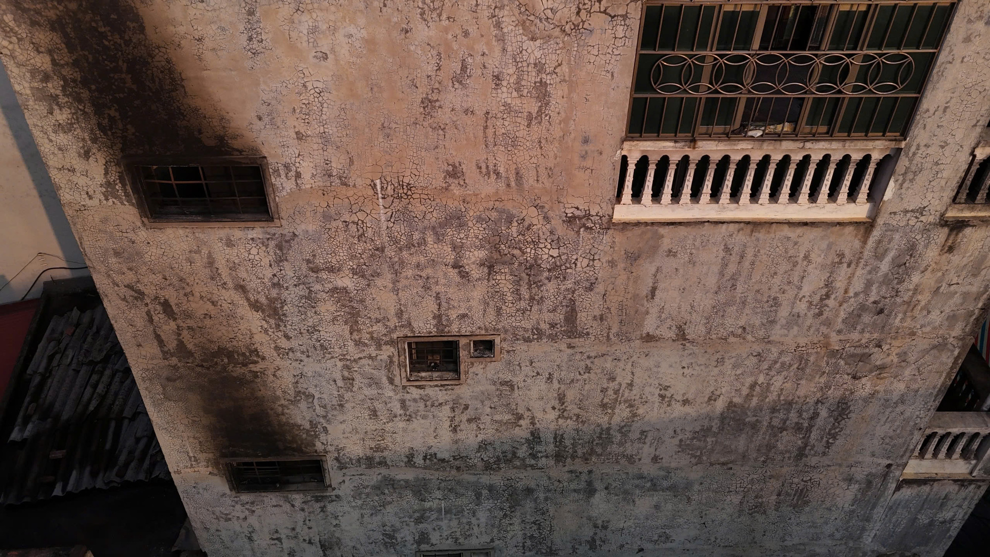 Trước đó, như Báo Nhân Dân đã đưa tin, hồi 23 giờ 3 phút ngày 18/12, đã xảy ra một vụ hỏa hoạn nghiêm trọng tại quán cafe số 258 đường Phạm Văn Đồng (phường Cổ Nhuế 2, quận Bắc Từ Liêm).