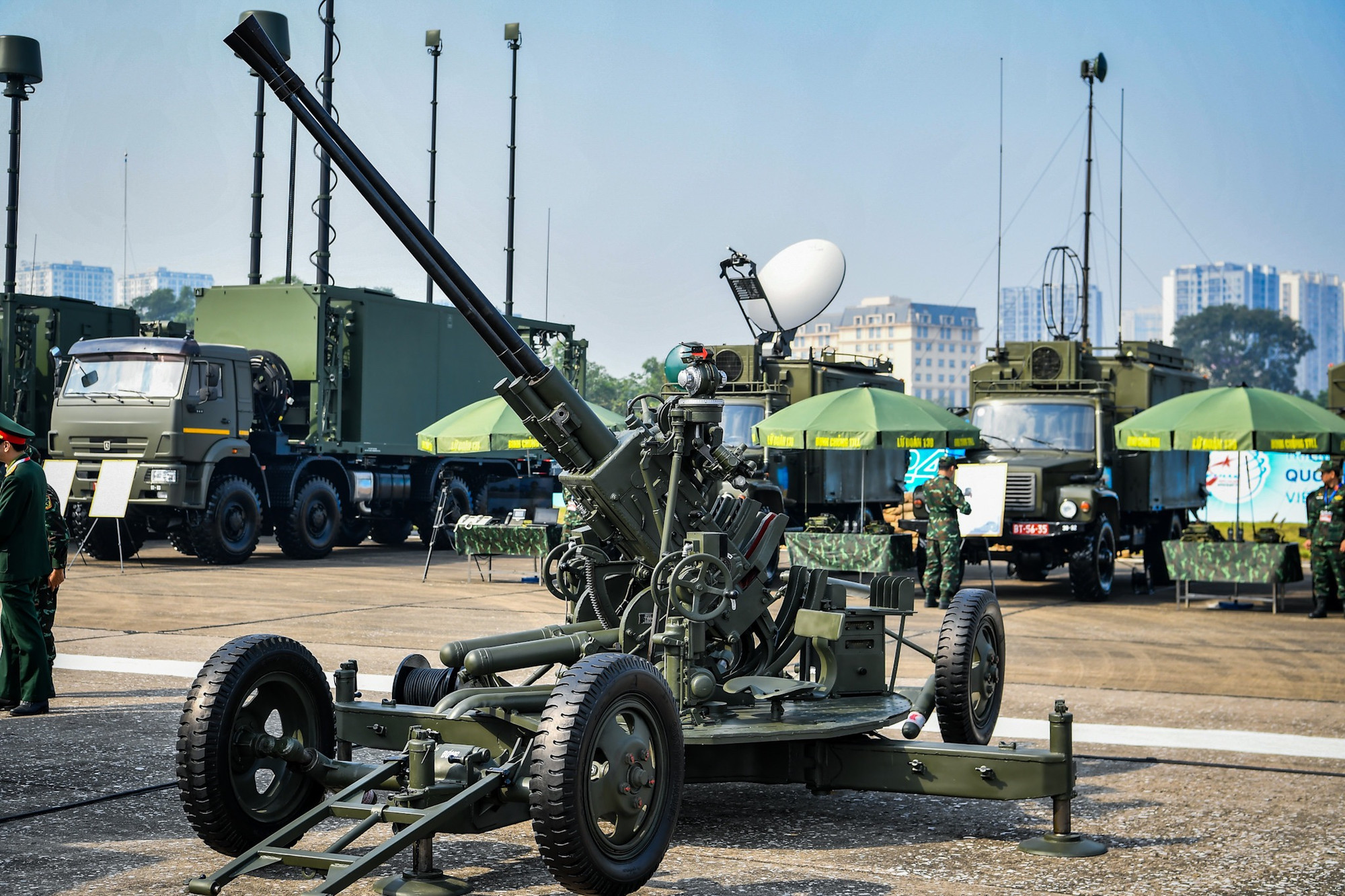 Hệ thống bao gồm các bộ phận chính là radar, hệ thống quang điện tử, hệ thống chỉ huy chiến đấu tích hợp, hệ thống quản lý chiến trường, thông tin liên lạc, hệ thống cung cấp nguồn điện và các cụm pháo 57mm. Hệ thống bao gồm các bộ phận chính là radar, hệ thống quang điện tử, hệ thống chỉ huy chiến đấu tích hợp, hệ thống quản lý chiến trường, thông tin liên lạc, hệ thống cung cấp nguồn điện và các cụm pháo 57mm.