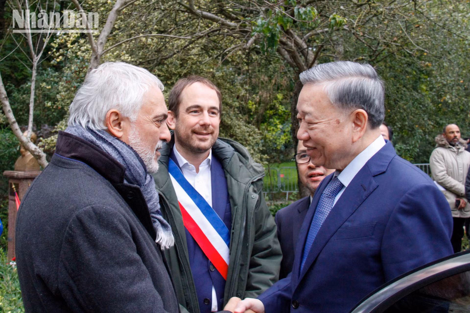 Thị trưởng thành phố Montreuil Patrice Bessac và Ủy viên Bộ Chính trị Đảng Cộng sản Pháp (PCF) Taylan Coskun chào đón Tổng Bí thư, Chủ tịch nước Tô Lâm. Thị trưởng thành phố Montreuil Patrice Bessac và Ủy viên Bộ Chính trị Đảng Cộng sản Pháp (PCF) Taylan Coskun chào đón Tổng Bí thư, Chủ tịch nước Tô Lâm.