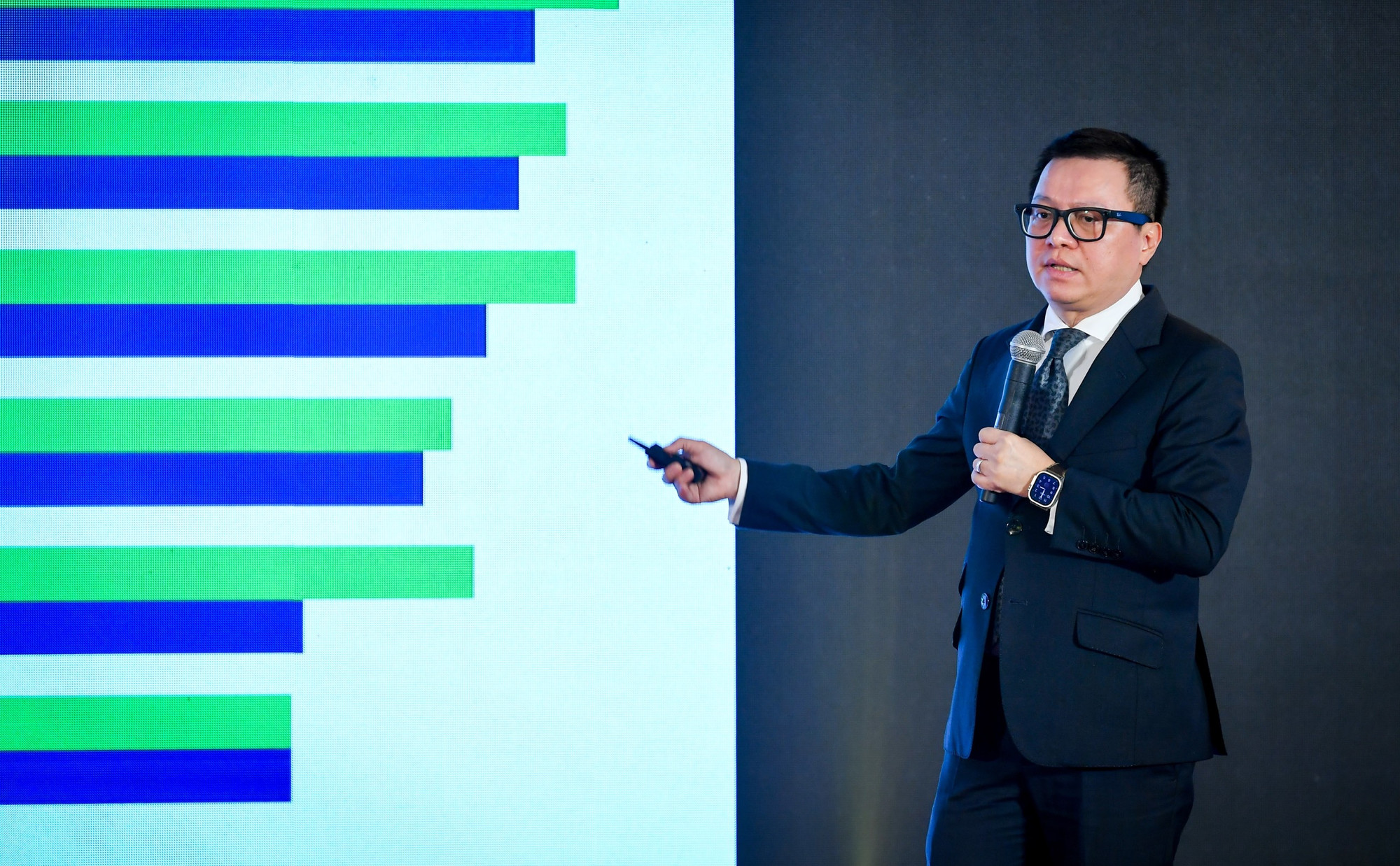 Đồng chí Lê Quốc Minh trình bày tại sự kiện.