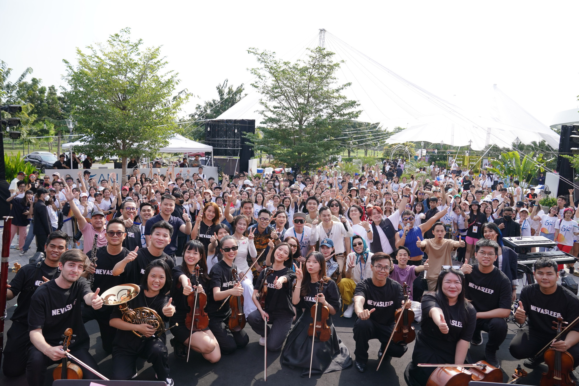 [Ảnh] Dàn nghệ sĩ nổi tiếng "cháy" hết mình với 5AM - Cùng đón bình minh ảnh 1