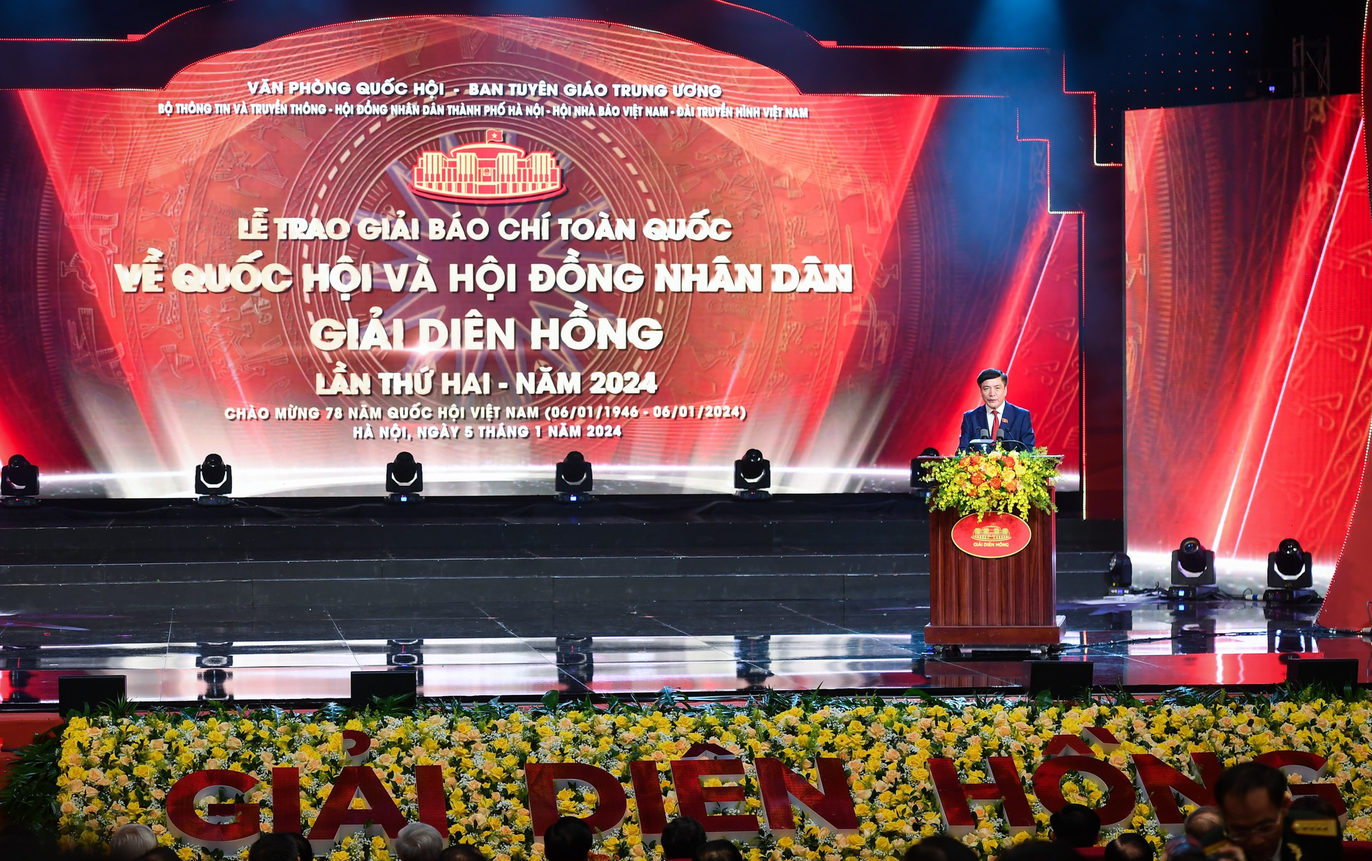 Đồng chí Bùi Văn Cường, Ủy viên Trung ương Đảng, Tổng Thư ký Quốc hội, Chủ nhiệm Văn phòng Quốc hội, Phó Trưởng Ban Thường trực Ban Chỉ đạo Giải Diên Hồng đã phát động Giải Diên Hồng lần thứ ba - năm 2025.