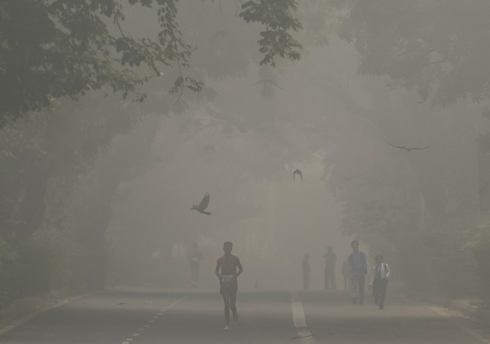 Giới chức địa phương cũng cảnh báo, tình trạng trên có khả năng sẽ còn tiếp diễn vào một vài ngày tới, trước khi được cải thiện vào cuối tuần.