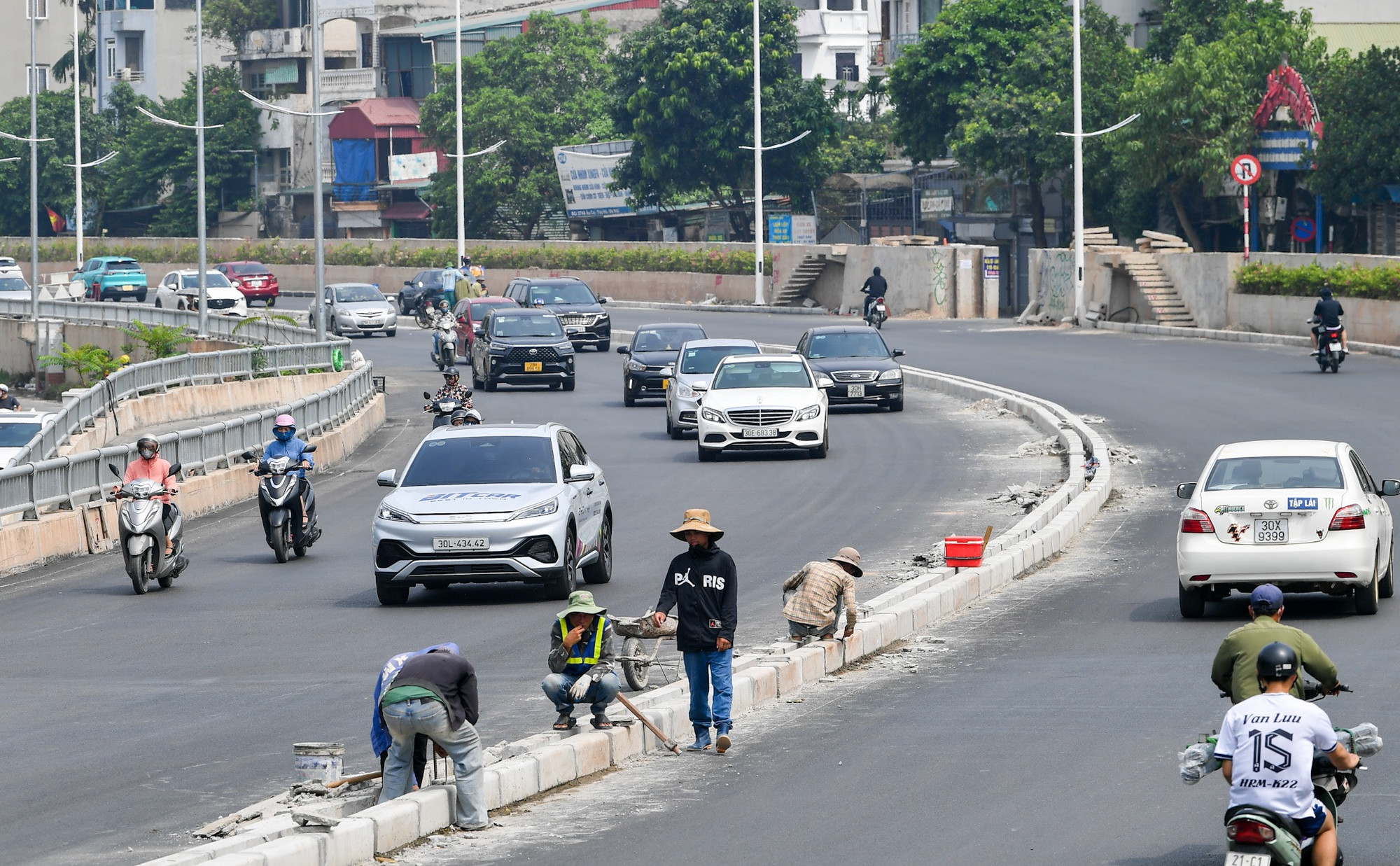 [Ảnh] Diện mạo mới của dự án mở rộng đường Âu Cơ-Nghi Tàm ảnh 9