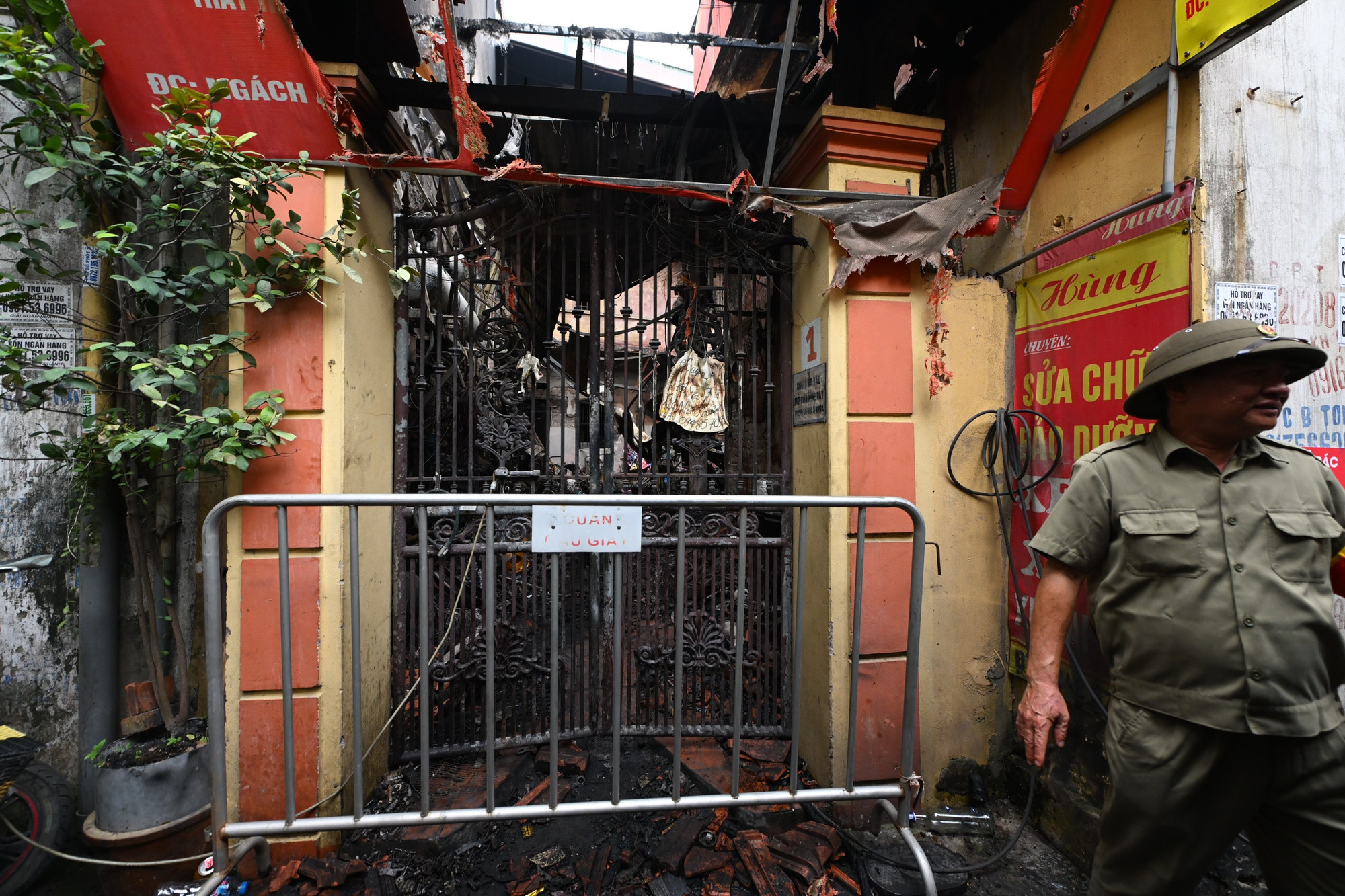 Khoảng 0 giờ 30 phút ngày 24/5, tại một khu nhà trọ trong ngách 98, ngõ 119, phố Trung Kính (quận Cầu Giấy, Hà Nội), xảy ra một đám cháy lớn. Đám cháy nhanh chóng bùng phát dữ dội, kèm theo đó là một số tiếng nổ lớn.