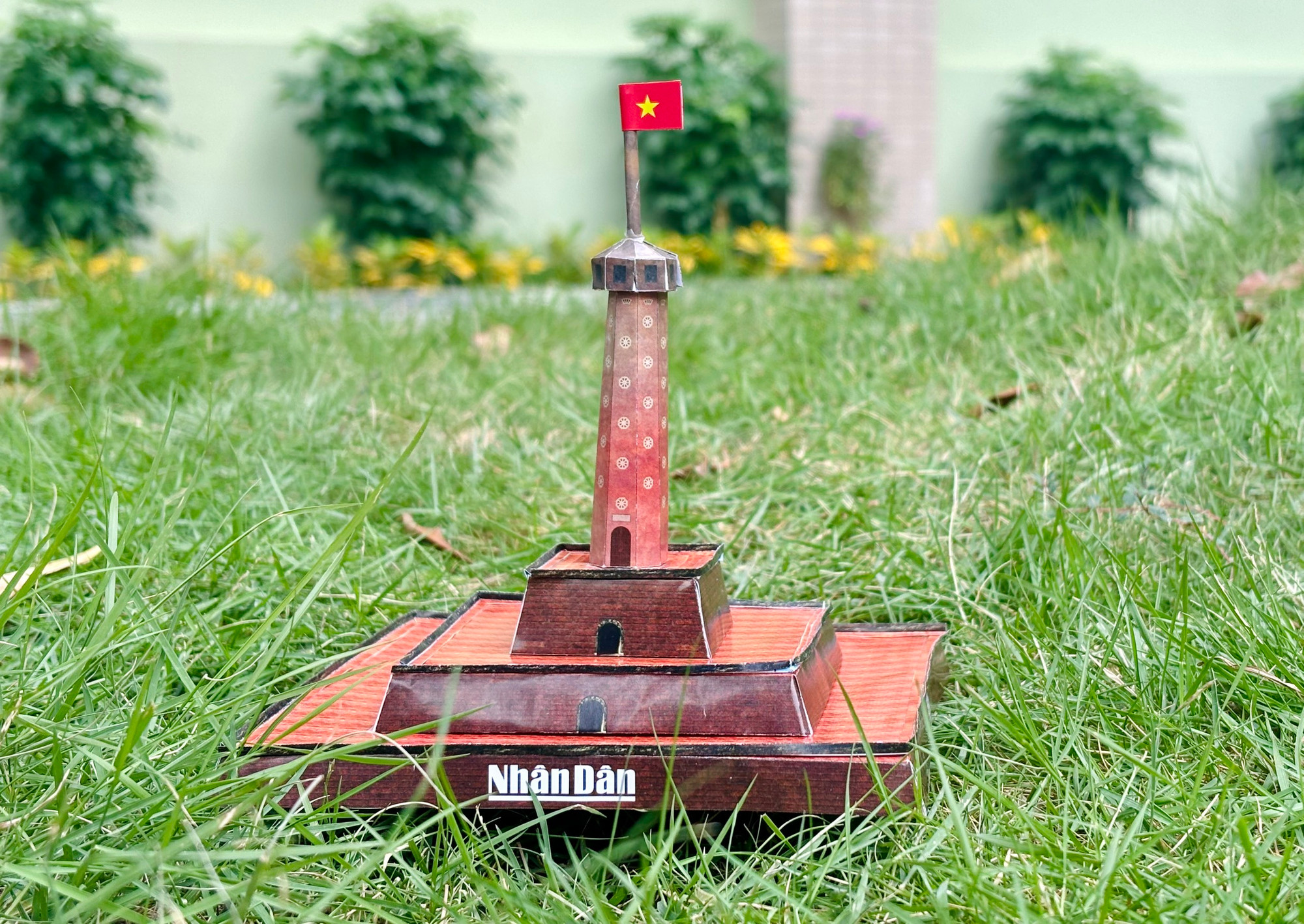 Mô hình Cột cờ Hà Nội sau khi được hoàn thành.