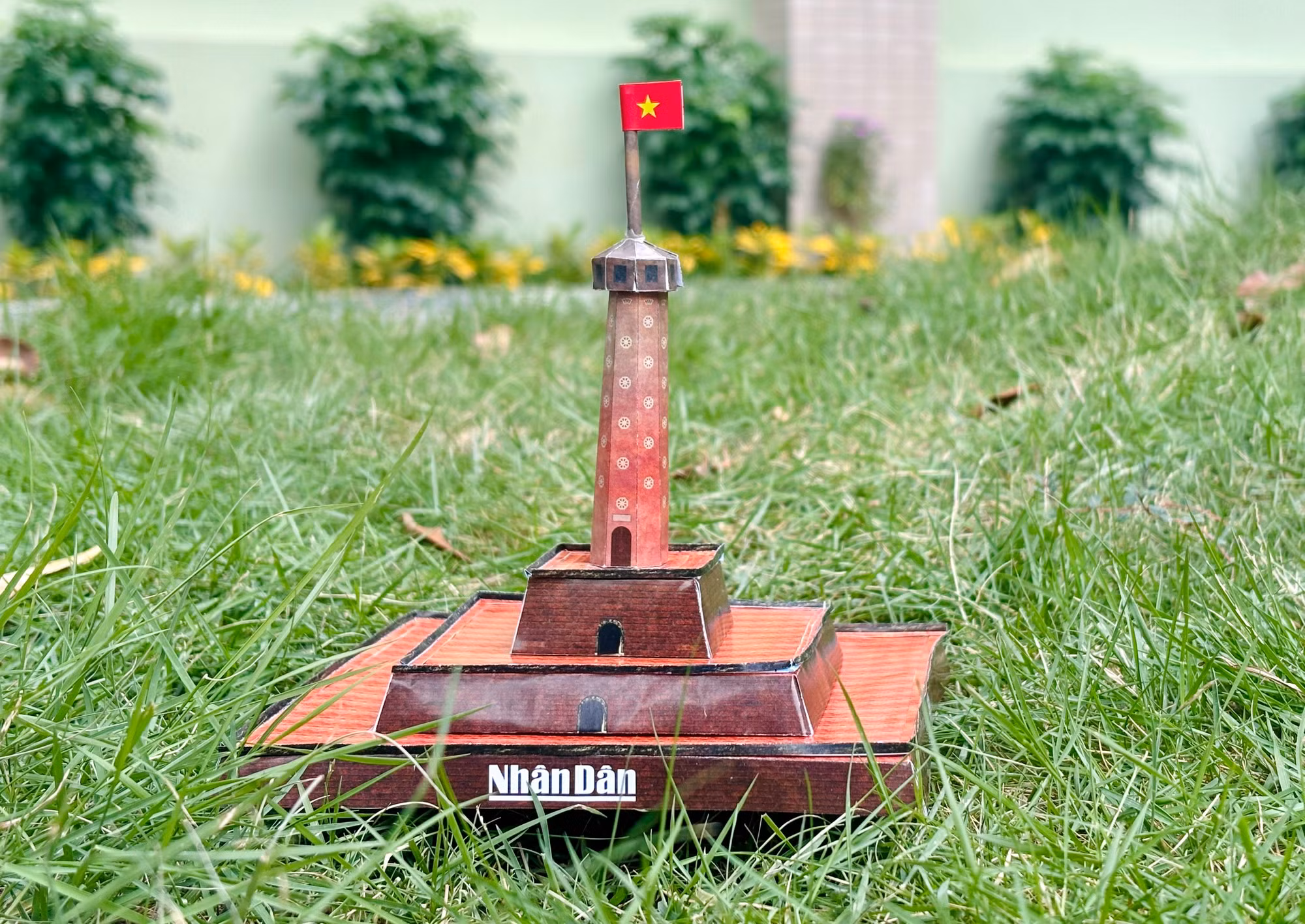 Mô hình Cột cờ Hà Nội sau khi được hoàn thành. Mô hình Cột cờ Hà Nội sau khi được hoàn thành.