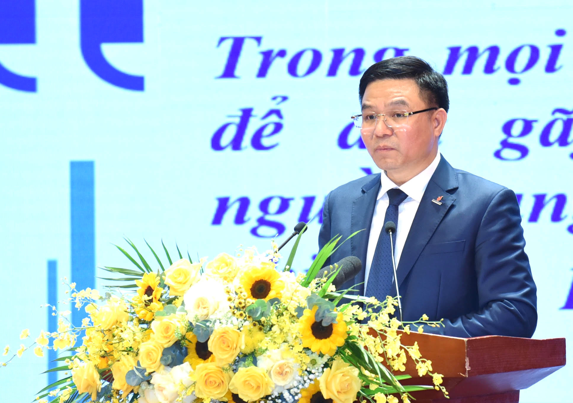 Chủ tịch Hội đồng thành viên Tập đoàn Dầu khí quốc gia Việt Nam Lê Mạnh Hùng trình bày báo cáo triển khai nhiệm vụ năm 2024 của ngành dầu khí.