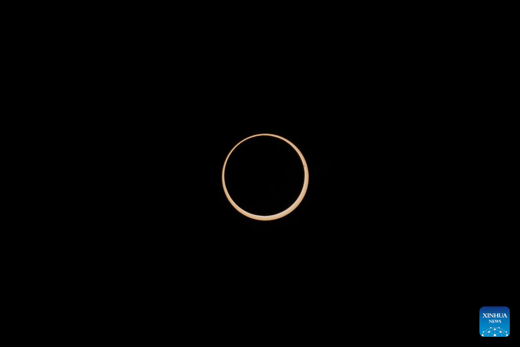 [Ảnh] Nhật thực hình khuyên tạo ra 'vòng lửa' kỳ diệu trên bầu trời Nam Mỹ ảnh 4