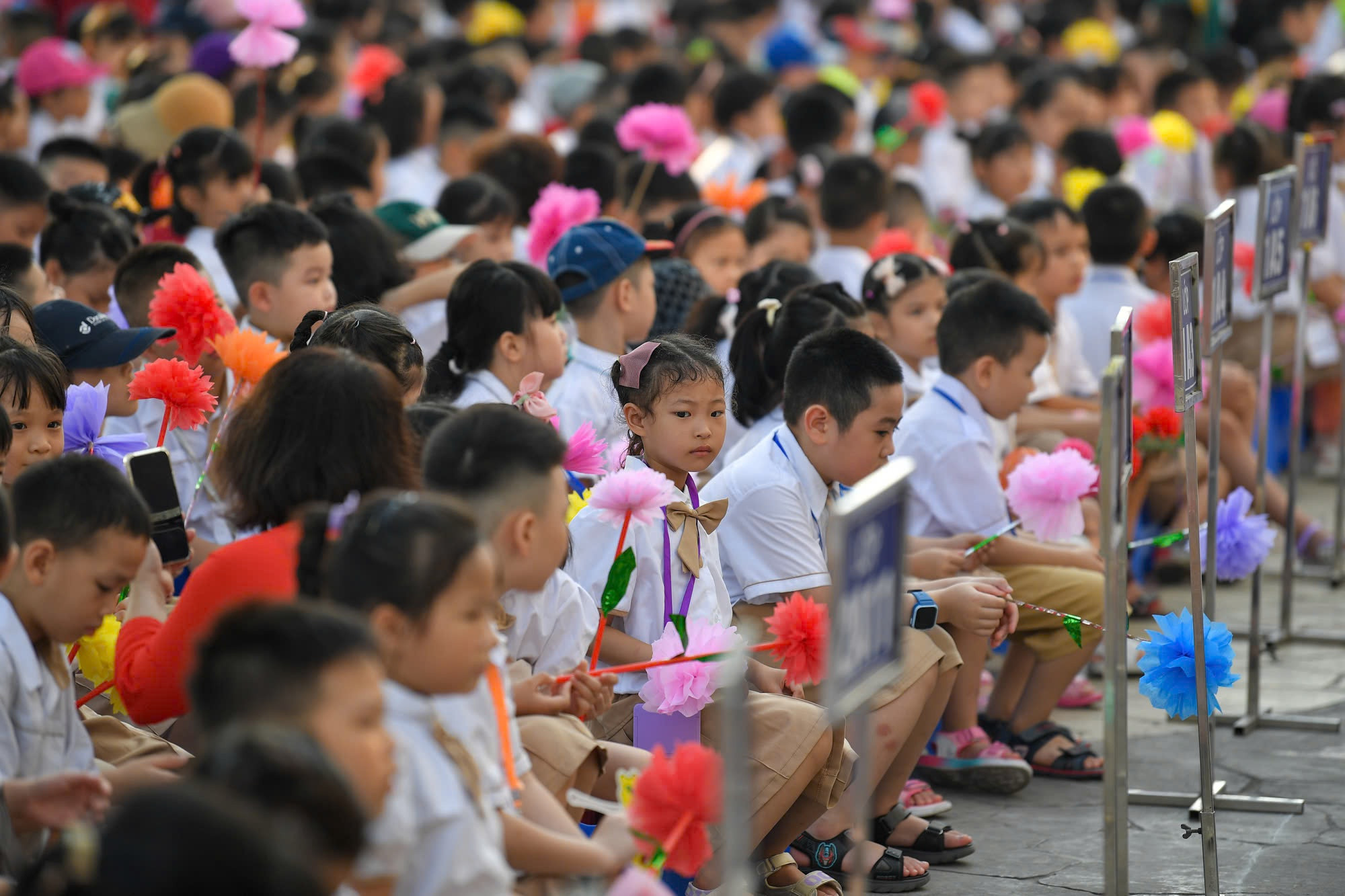 Sáng sớm 5/9, học sinh trường tiểu học Linh Đàm đã có mặt để chuẩn bị đón lễ khai giảng năm học mới 2024-2025.