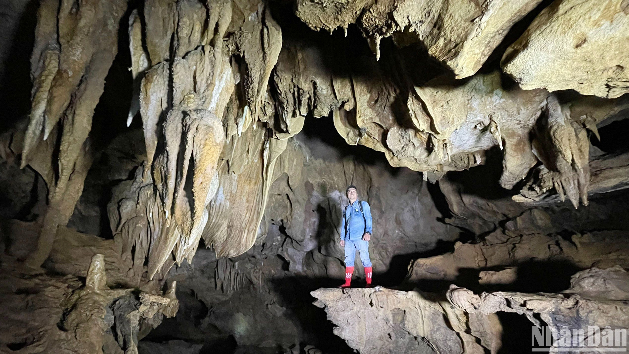 Động Vân Tiên và sông ngầm hiện ra đẹp ngỡ ngàng.