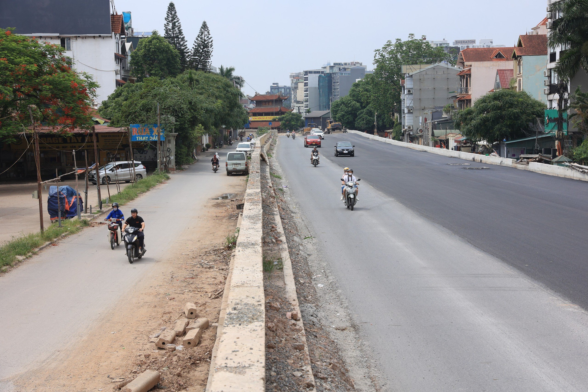 Hiện tại, toàn bộ đoạn đường đã được hạ độ cao, đường dân sinh hai bên đường cũng đã được thảm nhựa, không còn cảnh lầy lội, bụi bẩn như trước. Hiện tại, toàn bộ đoạn đường đã được hạ độ cao, đường dân sinh hai bên đường cũng đã được thảm nhựa, không còn cảnh lầy lội, bụi bẩn như trước.