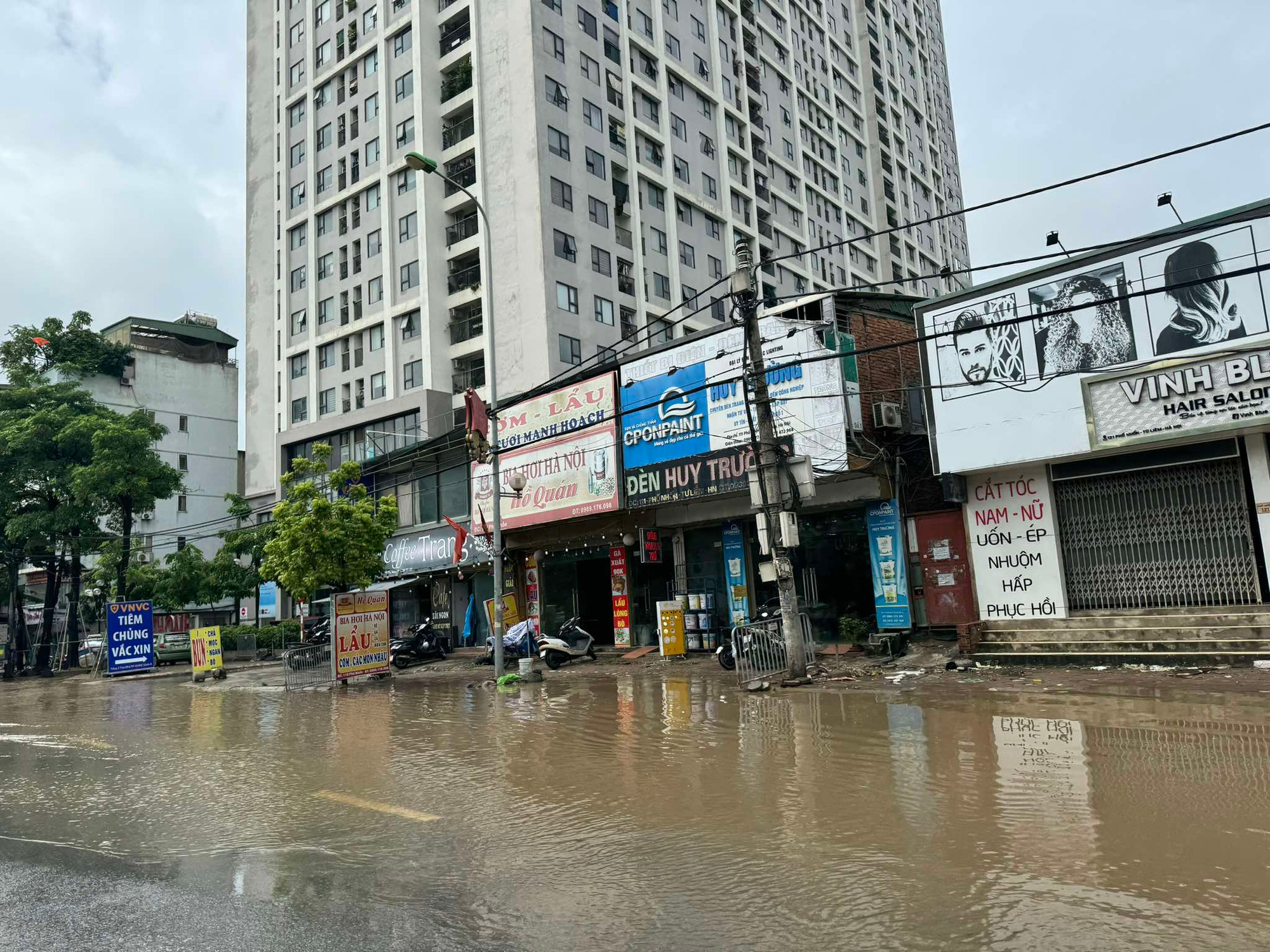 Địa phận Hoài Đức cũng ngập úng cục bộ.