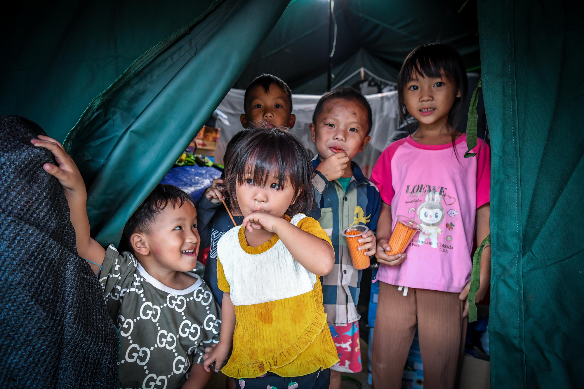 Nét hồn nhiên vẫn ngời lên trên gương mặt những thiên thần nhí...