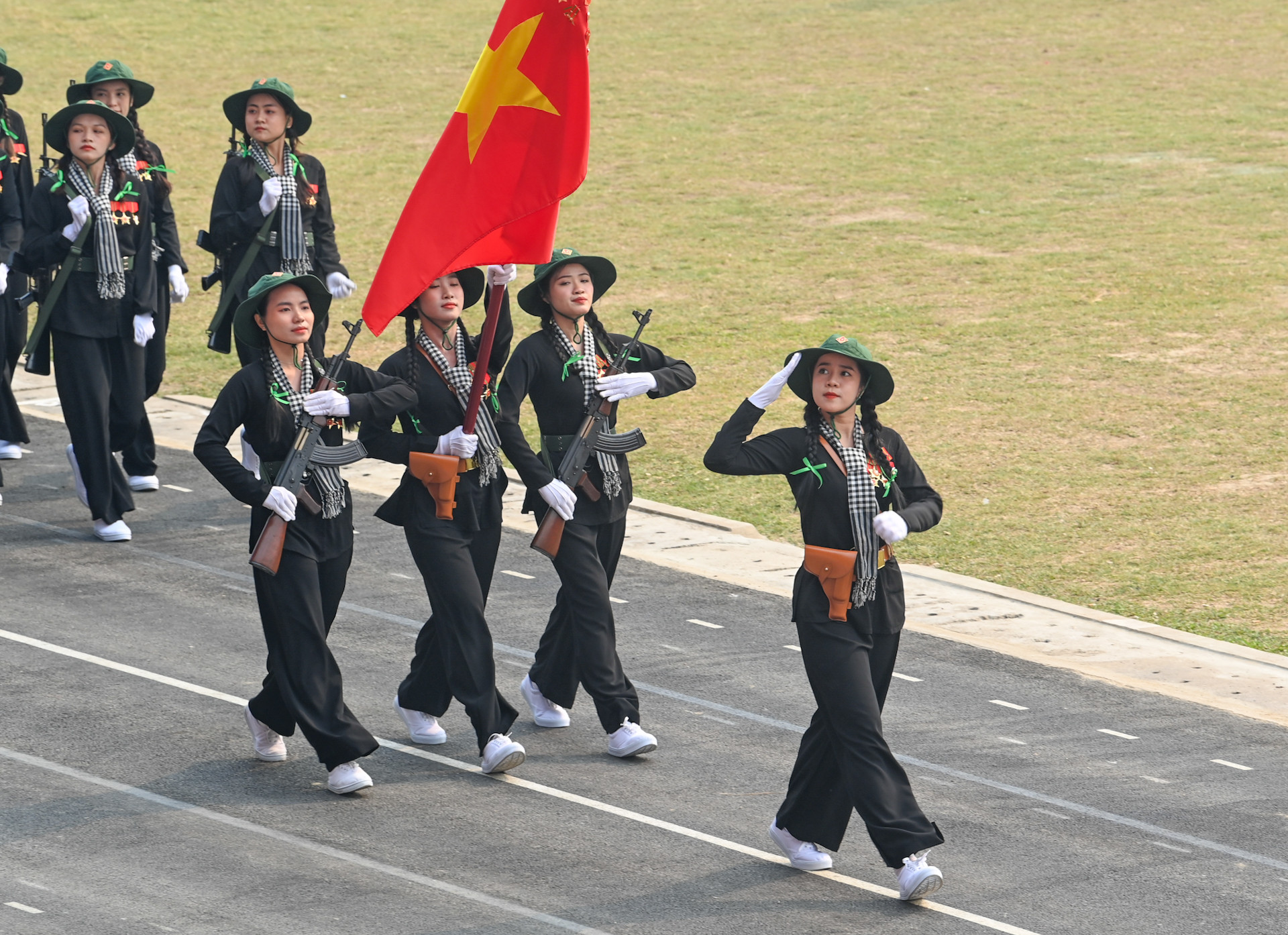 Khối nữ Du kích miền Nam.