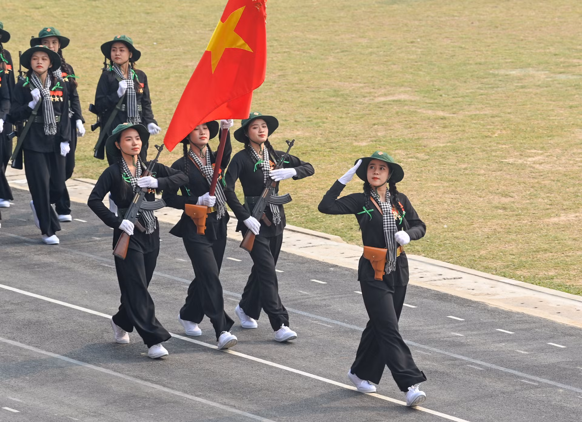 Khối nữ Du kích miền Nam.