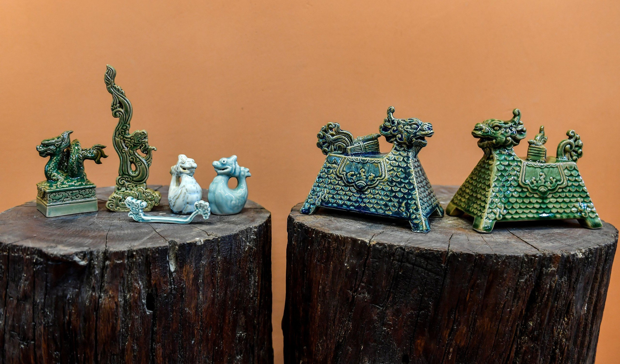 Các sản phẩm hình tượng rồng của nghệ nhân trẻ Trần Anh Tú.