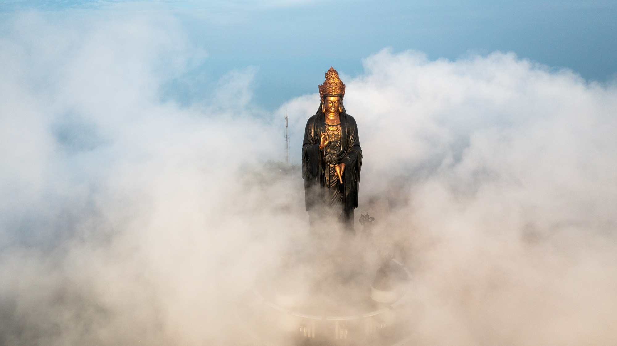 [Ảnh] Chiêm ngưỡng biển mây huyền ảo trên đỉnh núi Bà Đen Tây Ninh ảnh 4