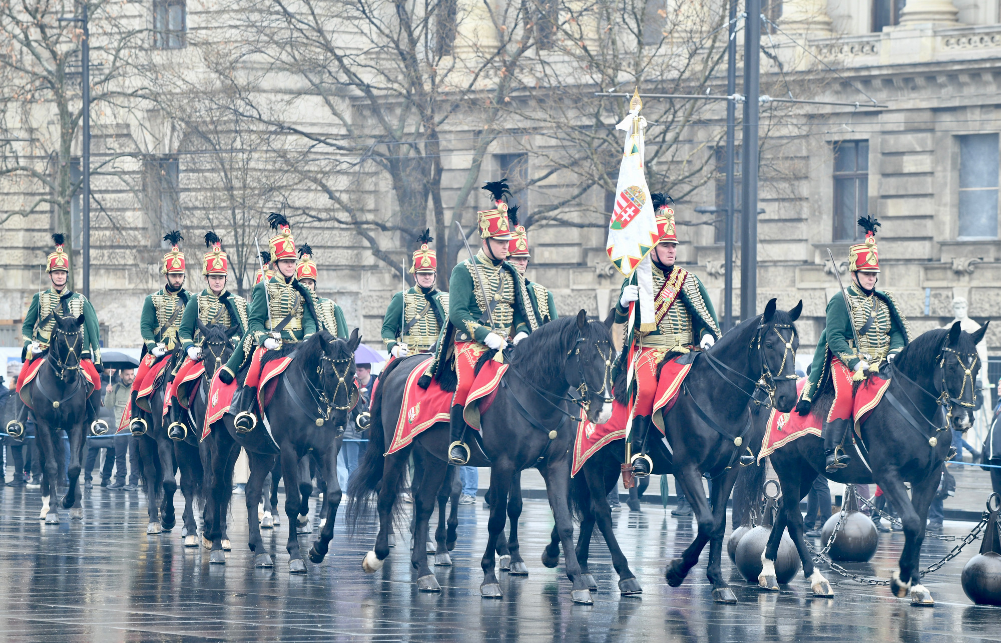 [Ảnh] Lễ đón Thủ tướng Phạm Minh Chính thăm chính thức Hungary ảnh 3