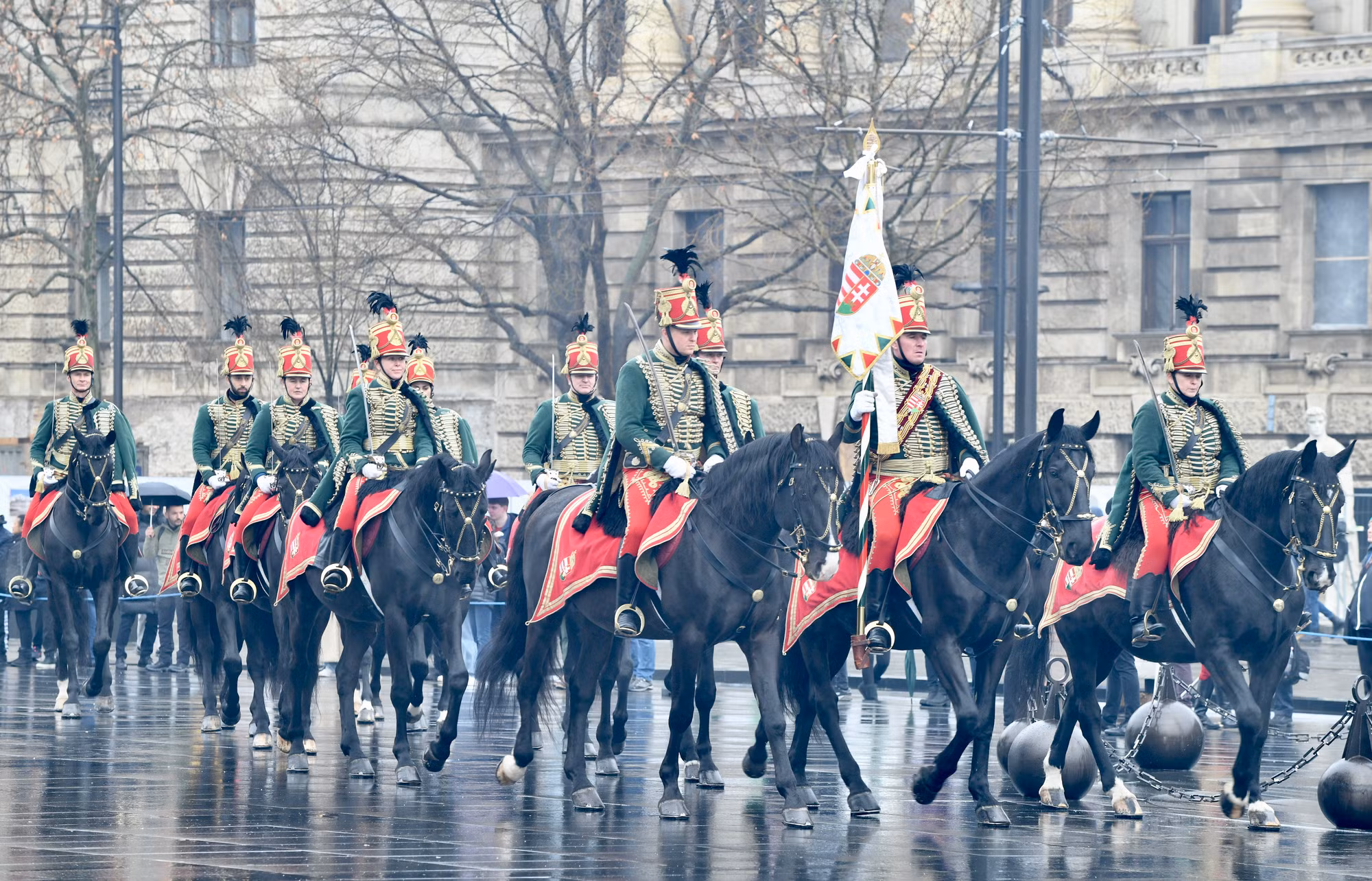 [Ảnh] Lễ đón Thủ tướng Phạm Minh Chính thăm chính thức Hungary ảnh 3