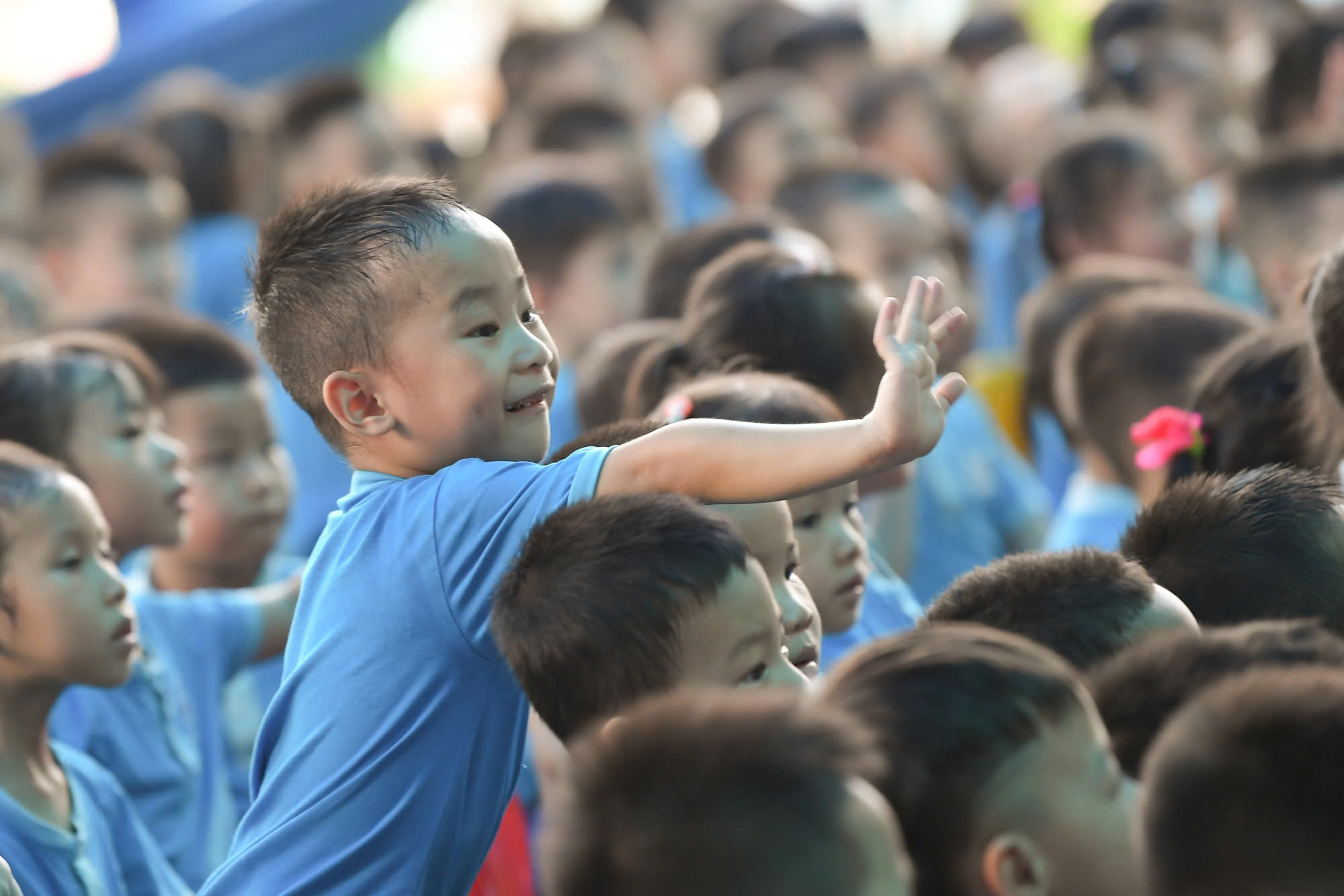Bà Trịnh Thị Thu Hương, Hiệu trưởng Trường mầm non Hoàng Liệt cho hay, năm nay, nhà trường không còn xảy ra tình trạng học sinh quá đông như cách đây 2 năm nên không không còn tình trạng phải bốc thăm chọn suất học cho con.