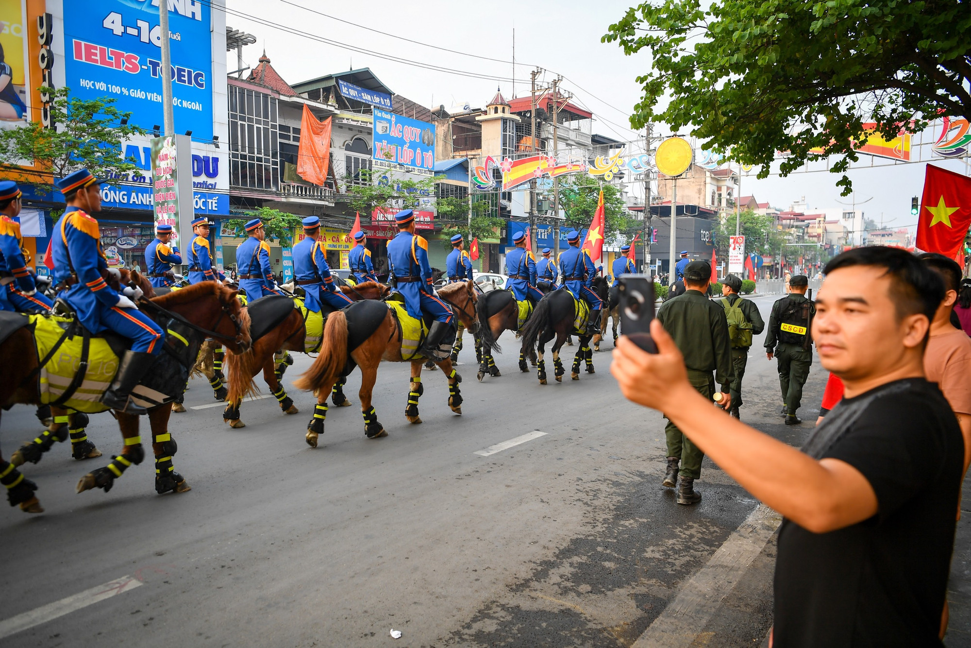 Tranh thủ ghi lại những khoảnh khắc ấn tượng.