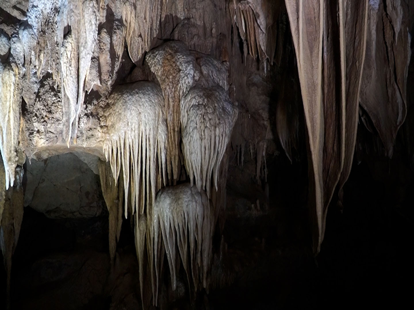 Một góc trong động Vân Tiên.