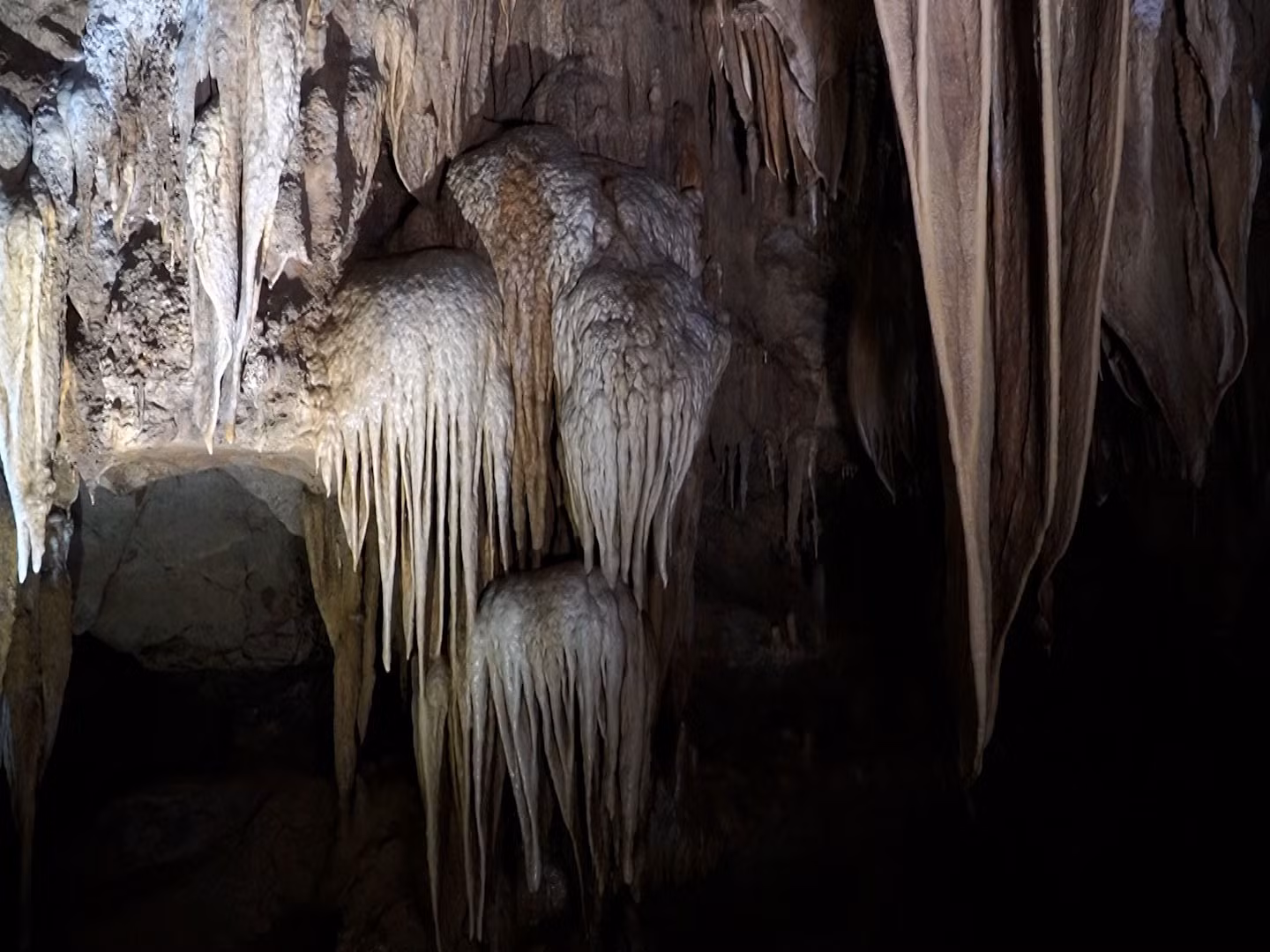 Một góc trong động Vân Tiên.