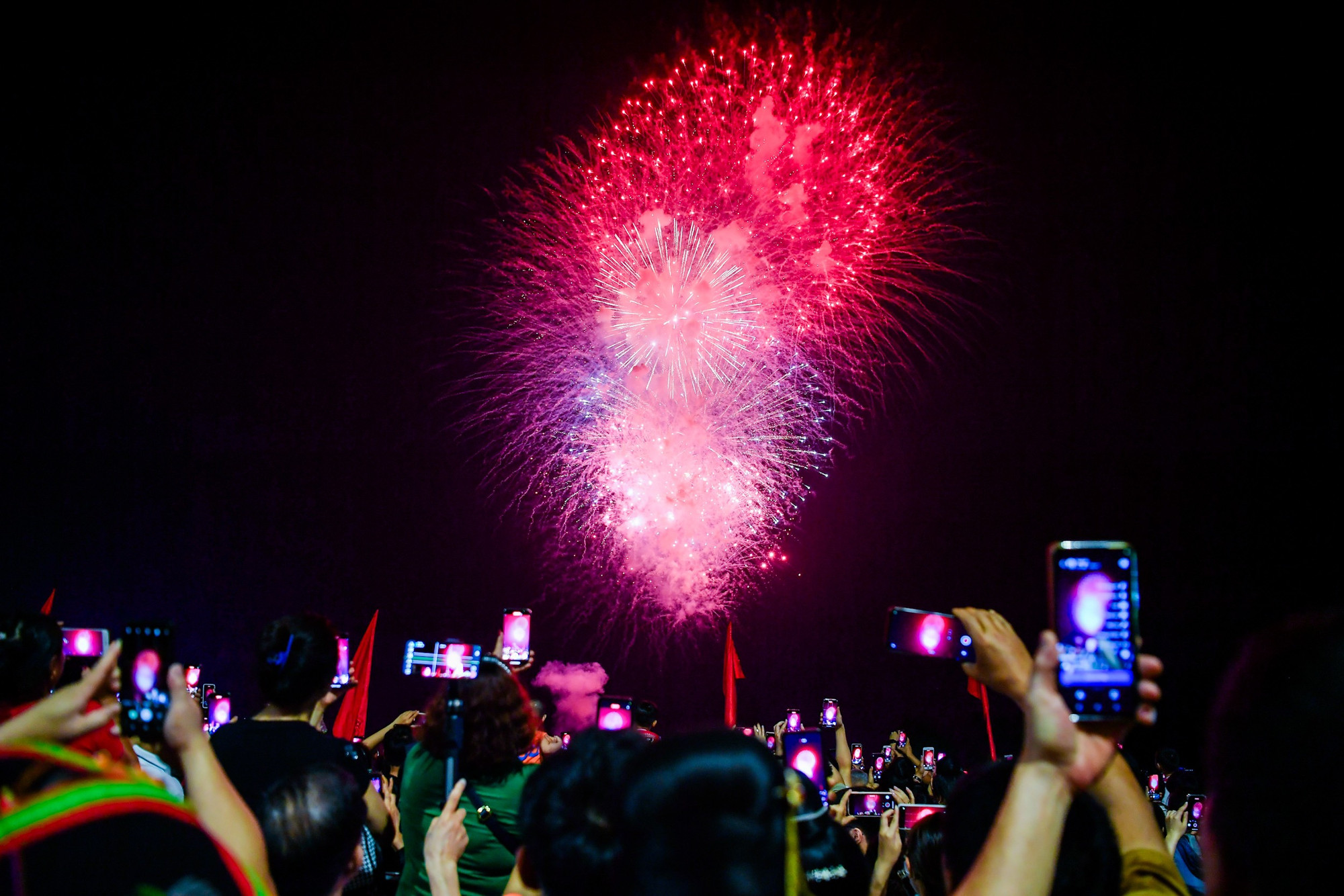 Tranh thủ ghi lại những khoảnh khắc trước thềm lễ Kỷ niệm 70 năm Chiến thắng Điện Biên Phủ.