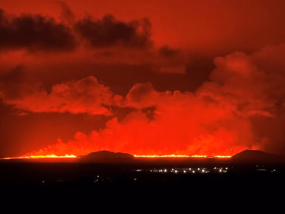 Theo Reuters, tới hiện tại, những dòng dung nham từ vụ phun trào đã chậm lại. (Ảnh: Reuters)