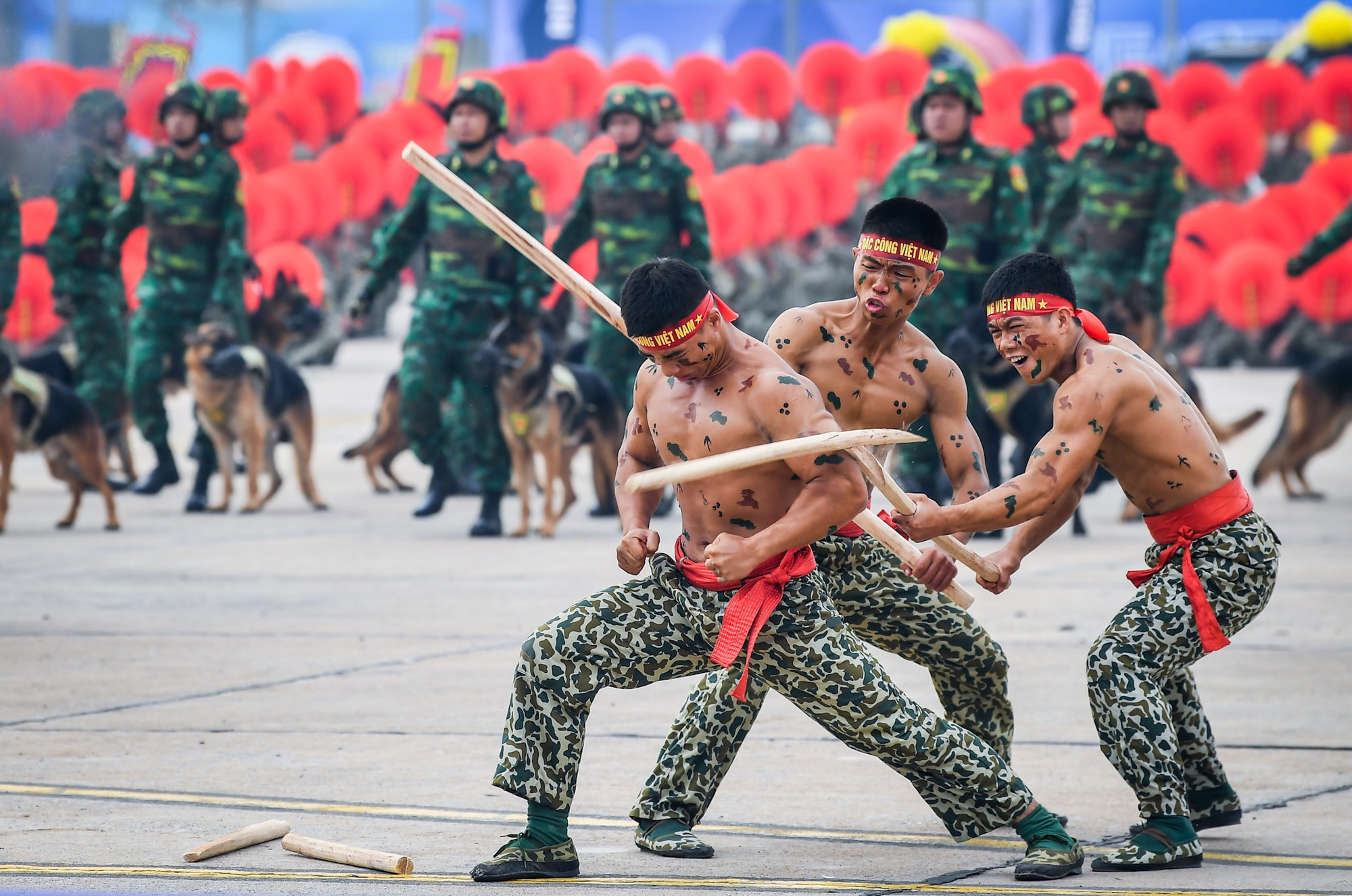 Các chiến sĩ đặc công biểu diễn võ thuật tại Lễ Tổng duyệt.