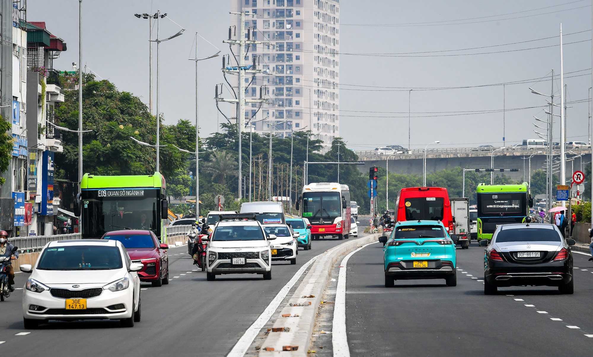 [Ảnh] Diện mạo mới của dự án mở rộng đường Âu Cơ-Nghi Tàm ảnh 6