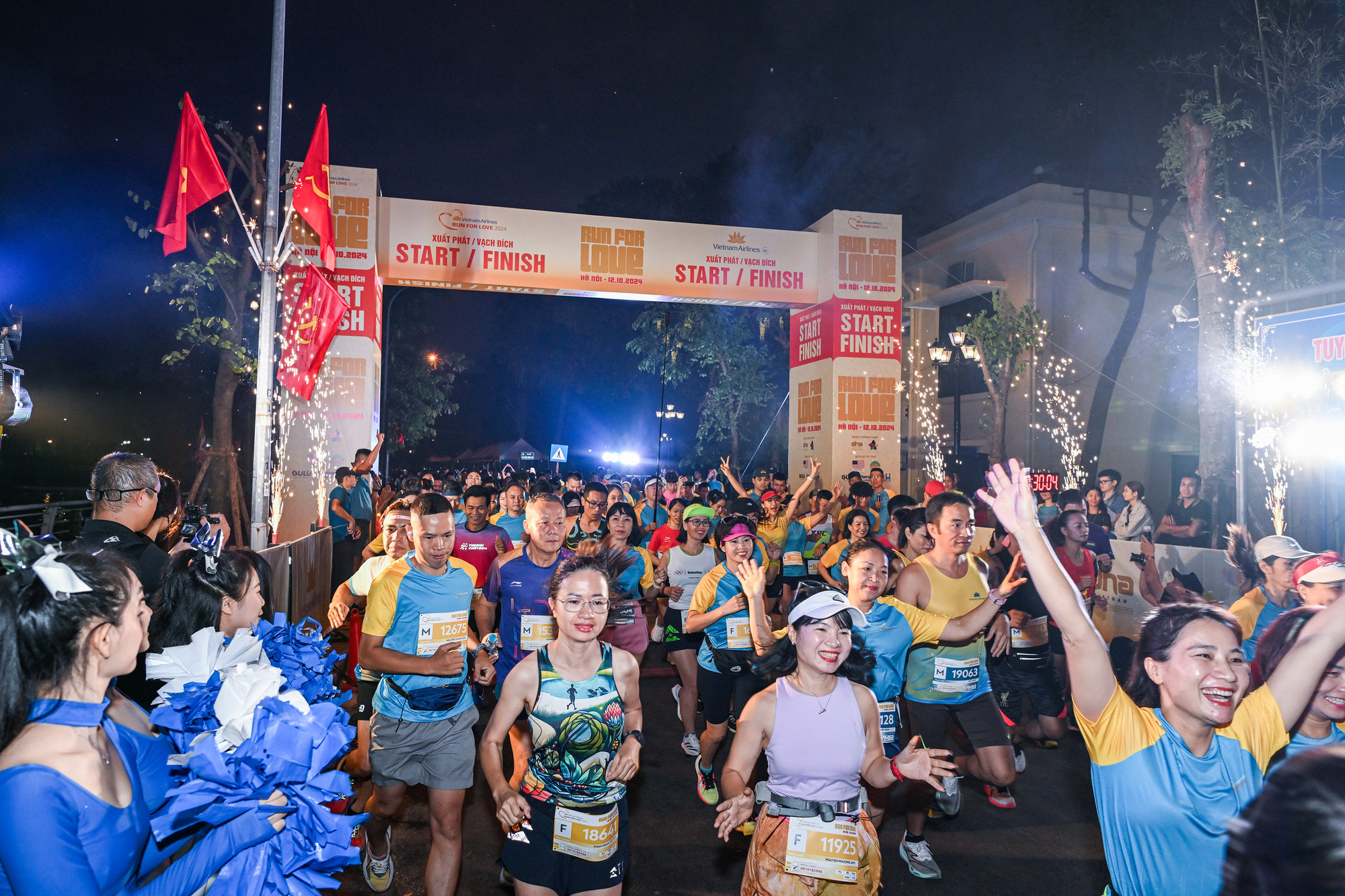 Sáng sớm 12/10, giải chạy bộ Run For Love 2024 với sự tham dự của 1.500 người diễn ra quanh Hồ Tây. Đây là một trong những hoạt động văn hóa thể thao hưởng ứng kỷ niệm 70 năm Ngày Giải phóng Thủ đô. Sáng sớm 12/10, giải chạy bộ Run For Love 2024 với sự tham dự của 1.500 người diễn ra quanh Hồ Tây. Đây là một trong những hoạt động văn hóa thể thao hưởng ứng kỷ niệm 70 năm Ngày Giải phóng Thủ đô.