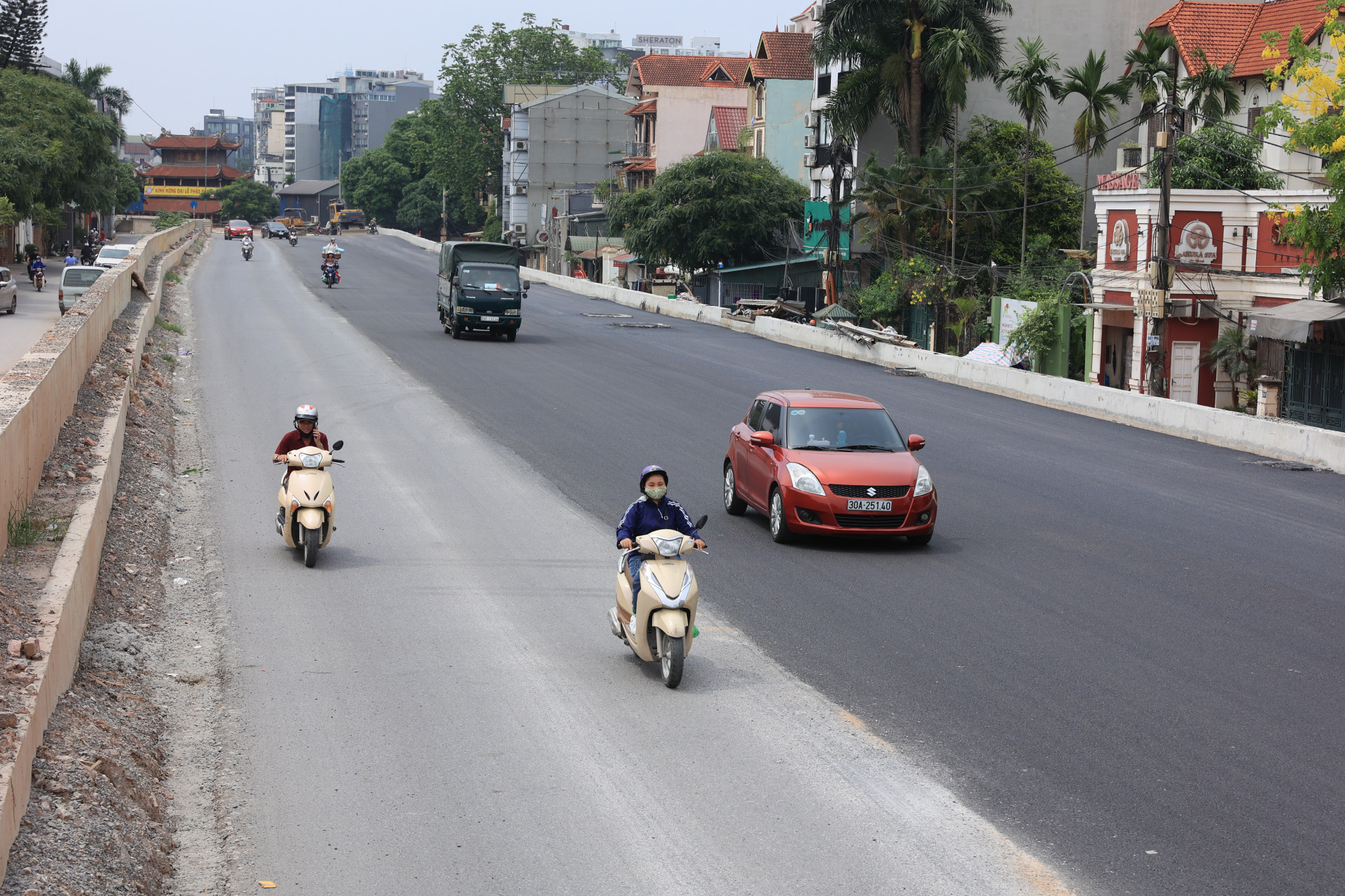 Tuyến đường hoàn thành sẽ có mặt cắt ngang từ 26,5m đến 31m, trong đó mặt đường chính rộng từ 16,5m đến 21m (tương đương 4 đến 6 làn xe). Tuyến đường hoàn thành sẽ có mặt cắt ngang từ 26,5m đến 31m, trong đó mặt đường chính rộng từ 16,5m đến 21m (tương đương 4 đến 6 làn xe).