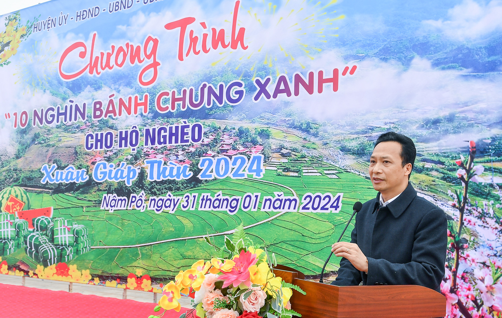 Đồng chí Lê Khánh Hòa, Bí thư Huyện ủy Nậm Pồ cho biết chương trình 10 nghìn bánh chưng xanh cho hộ nghèo Xuân Giáp Thìn 2024 được triển khai nhằm chăm lo cho người nghèo, các đối tượng chính sách và người có công.