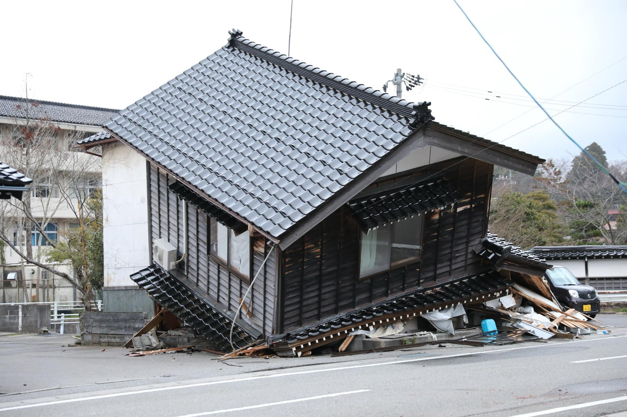 Động đất tại Ishikawa khiến nhiều công trình bị đổ nát. (Ảnh: Thành Được)