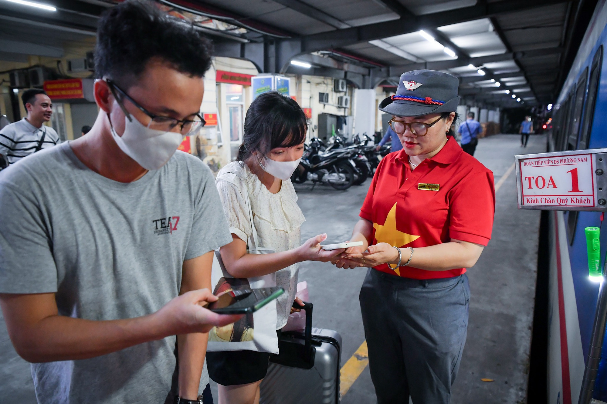 Đây là hoạt động được Tổng Công ty Đường sắt Việt Nam triển khai nhằm chào mừng Kỷ niệm 79 năm Cách mạng Tháng Tám (19/8/1945-19/8/2024) và Quốc khánh nước Cộng hòa xã hội chủ nghĩa Việt Nam (2/9/1945-2/9/2024). Đây là hoạt động được Tổng Công ty Đường sắt Việt Nam triển khai nhằm chào mừng Kỷ niệm 79 năm Cách mạng Tháng Tám (19/8/1945-19/8/2024) và Quốc khánh nước Cộng hòa xã hội chủ nghĩa Việt Nam (2/9/1945-2/9/2024).