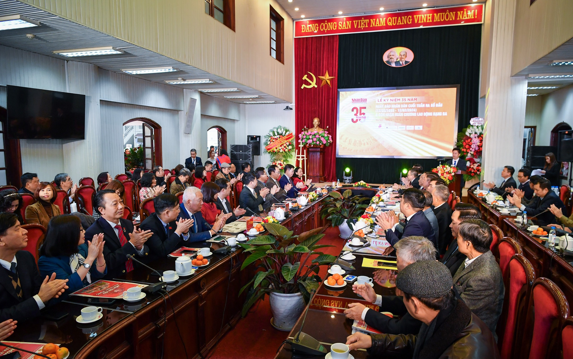 Quang cảnh lễ kỷ niệm. Quang cảnh lễ kỷ niệm.