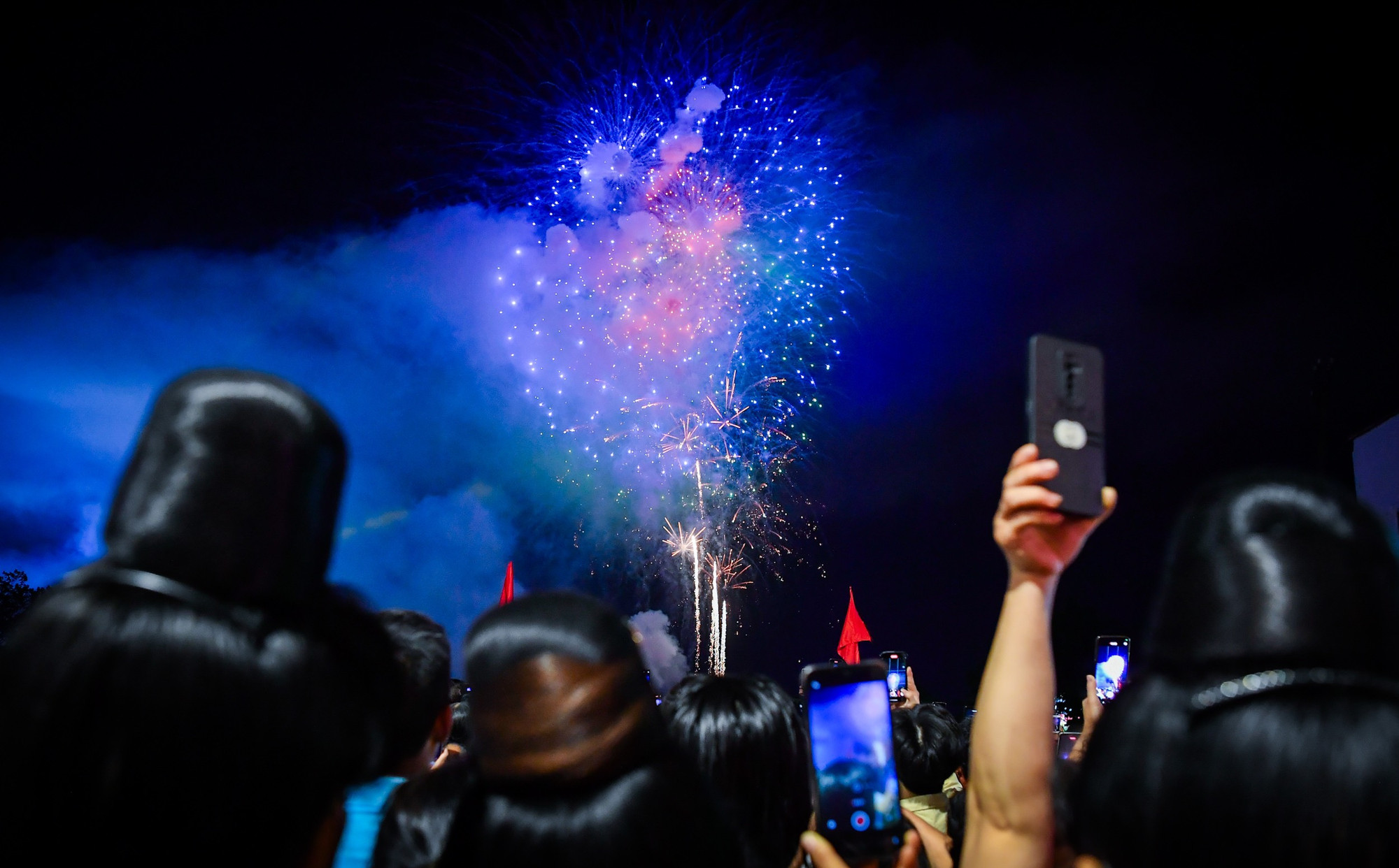 Người dân và du khách tại Điện Biên được sống trong những giờ phút đặc biệt...