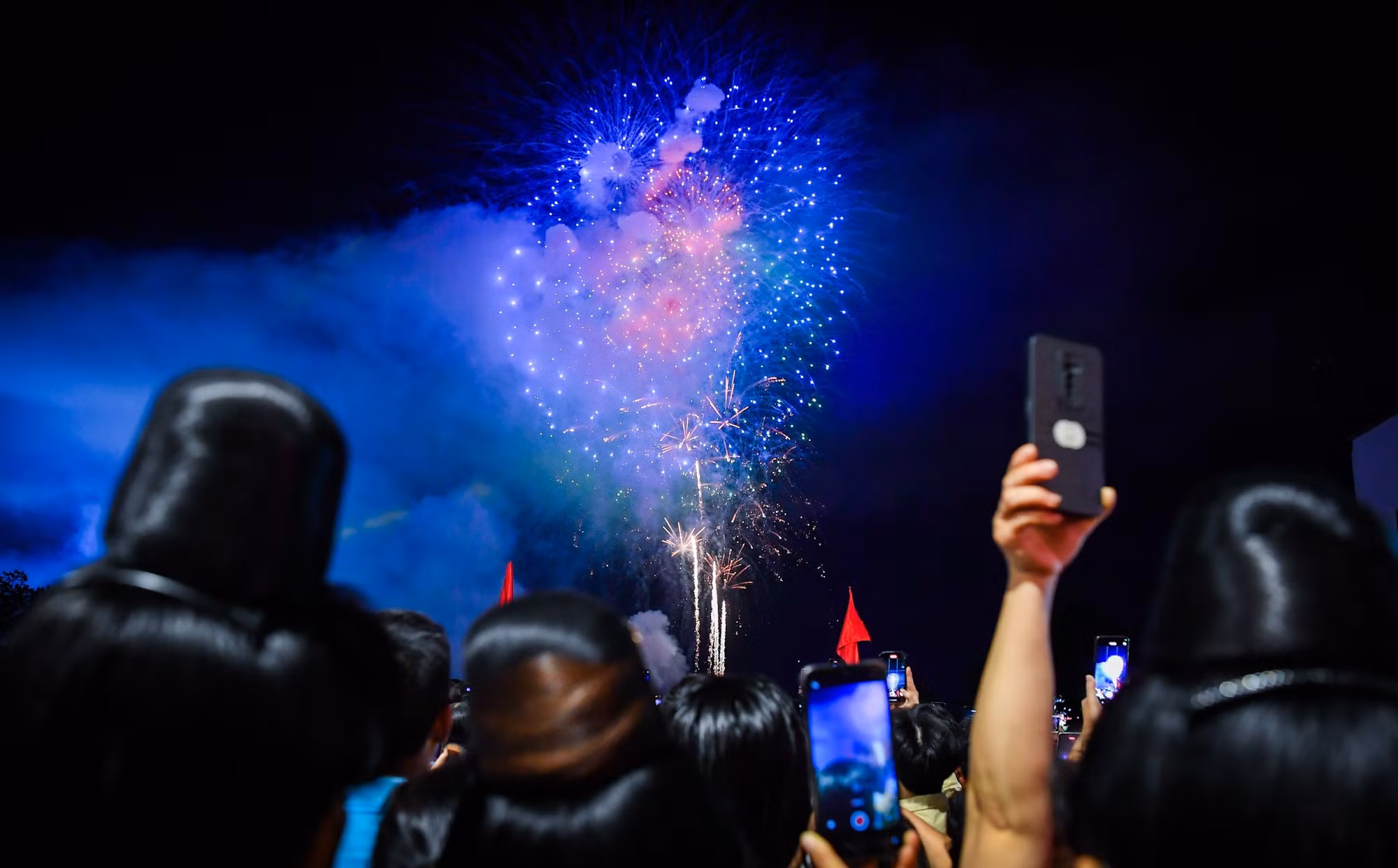 Người dân và du khách tại Điện Biên được sống trong những giờ phút đặc biệt...