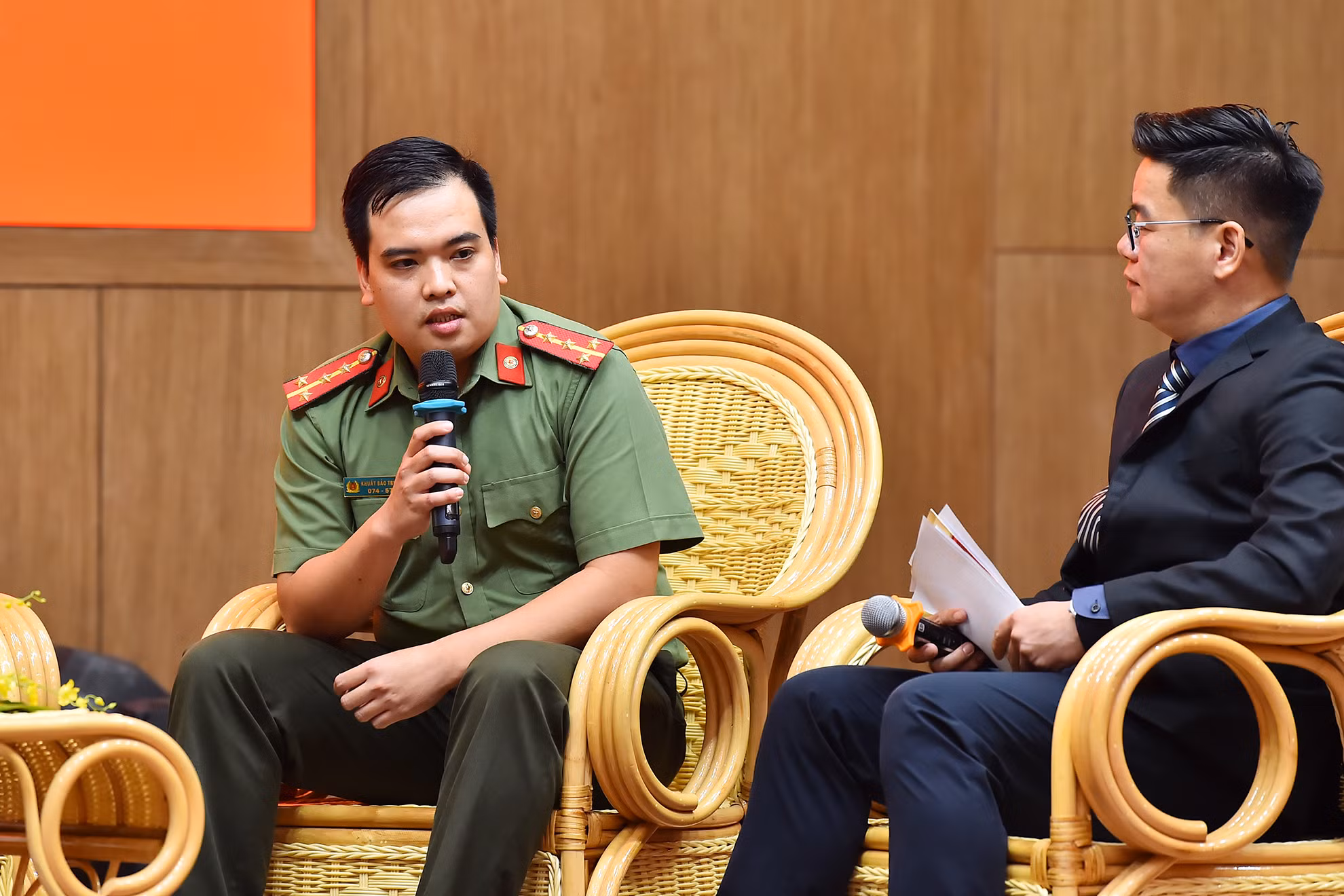 Chia sẻ câu chuyện của mình, Đại úy Khuất Bảo Trung - nhân vật trong tác phẩm đạt giải Nhất có tên "Công an chính quy giúp chuyển hoá địa bàn xã biên giới" trân trọng gửi lời cảm ơn lãnh đạo Bộ Công an và Báo Nhân Dân đã tổ chức cuộc thi ý nghĩa.