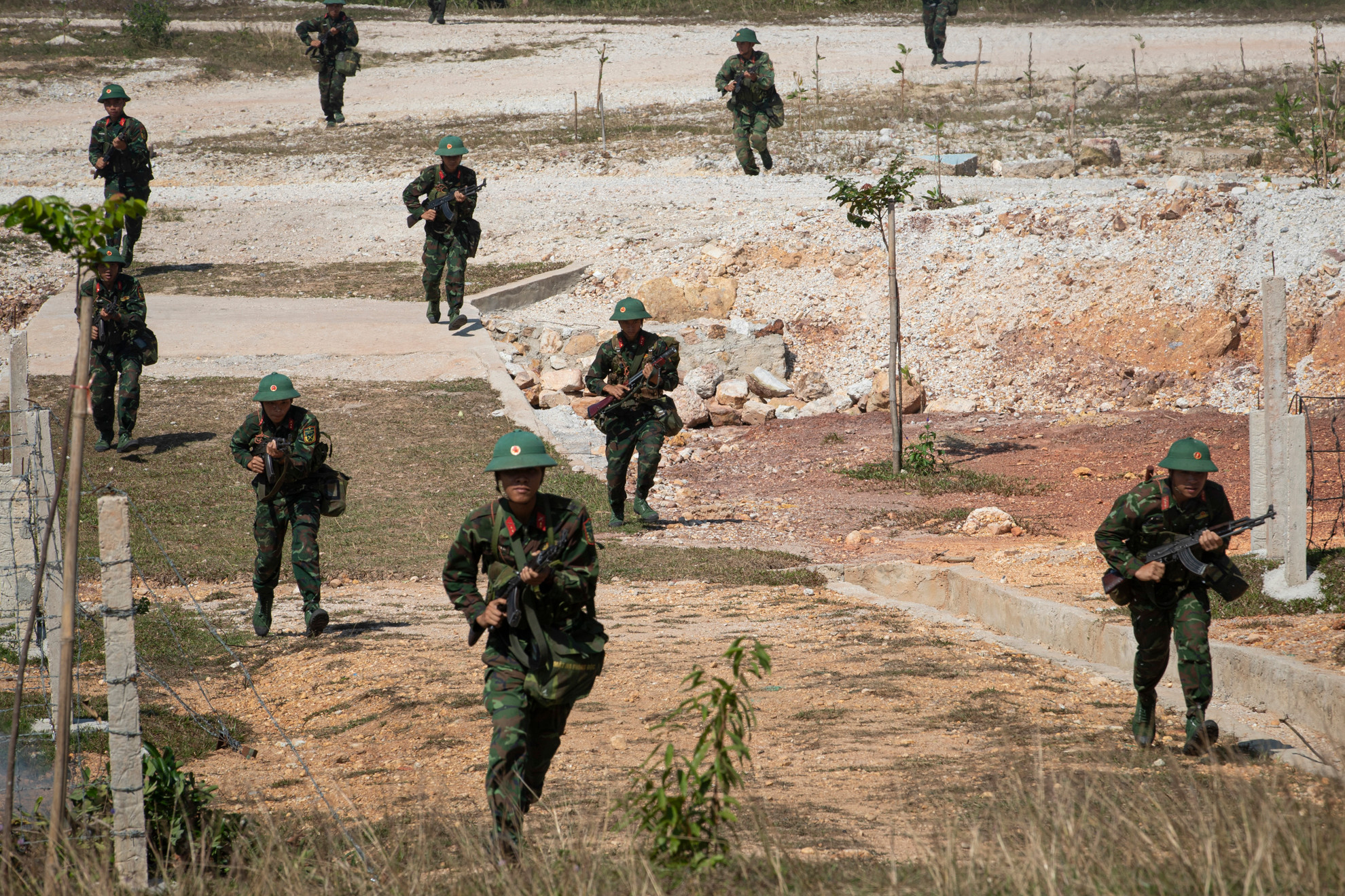 Để bảo vệ vững chắc tuyến đảo Đông Bắc của Tổ quốc, Lữ đoàn Bộ binh Phòng thủ đảo 242 luôn xác định tổ chức huấn luyện sát phương án, đối tượng tác chiến và trong biên chế vũ khí, trang bị kỹ thuật hiện có. Để bảo vệ vững chắc tuyến đảo Đông Bắc của Tổ quốc, Lữ đoàn Bộ binh Phòng thủ đảo 242 luôn xác định tổ chức huấn luyện sát phương án, đối tượng tác chiến và trong biên chế vũ khí, trang bị kỹ thuật hiện có.
