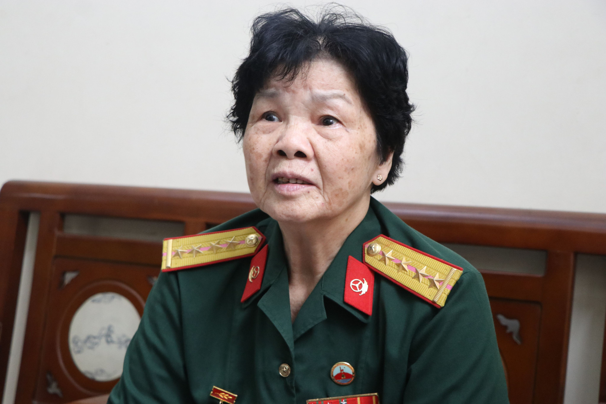 Bà Bùi Thị Vân hồi tưởng lại những ký ức xưa.